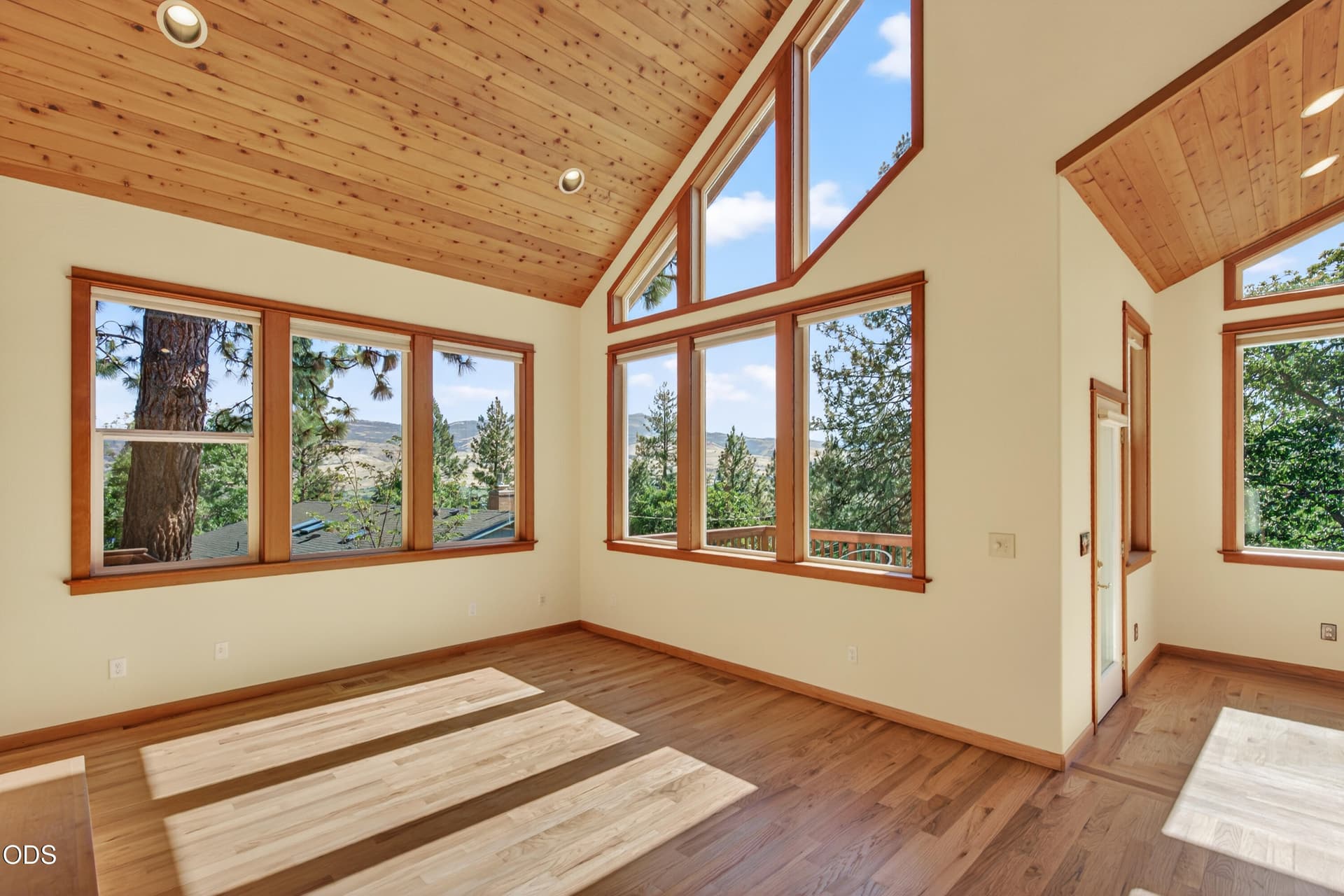 307 Hillcrest Street, Ashland, OR 97520. Photo 4 of 40, 307 Hillcrest Street, Ashland, OR 97520