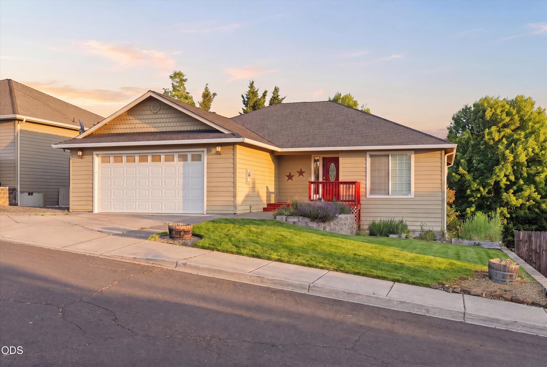 00_01-1056 Highlands Dr-1. Photo 1 of 44, 1056 Highlands Drive, Eagle Point, OR 97524