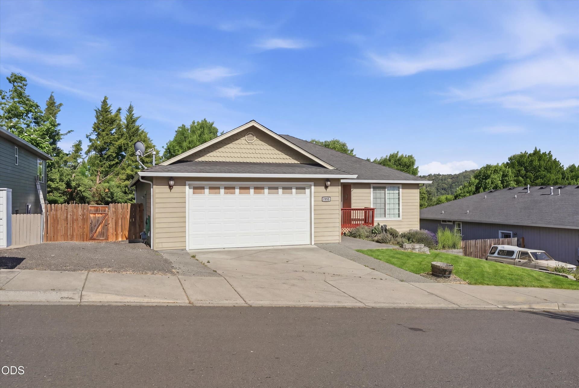 01_03-1056 Highlands Dr-3. Photo 2 of 44, 1056 Highlands Drive, Eagle Point, OR 97524