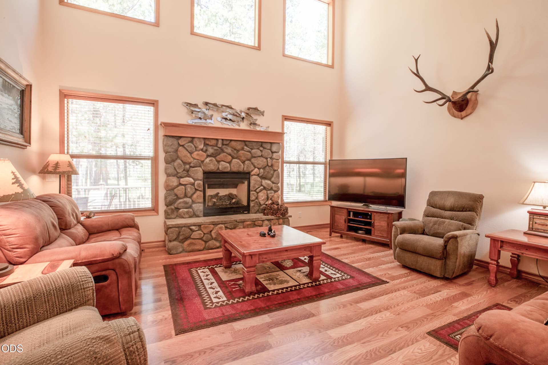 living from foyer. Photo 5 of 26, 55620 Wagon Master Way, Bend, OR 97707