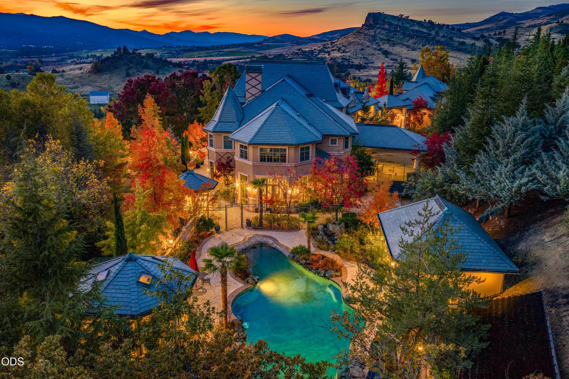02_Chateau _. Photo 1 of 44, 200 Belle Fiore Lane, Ashland, OR 97520