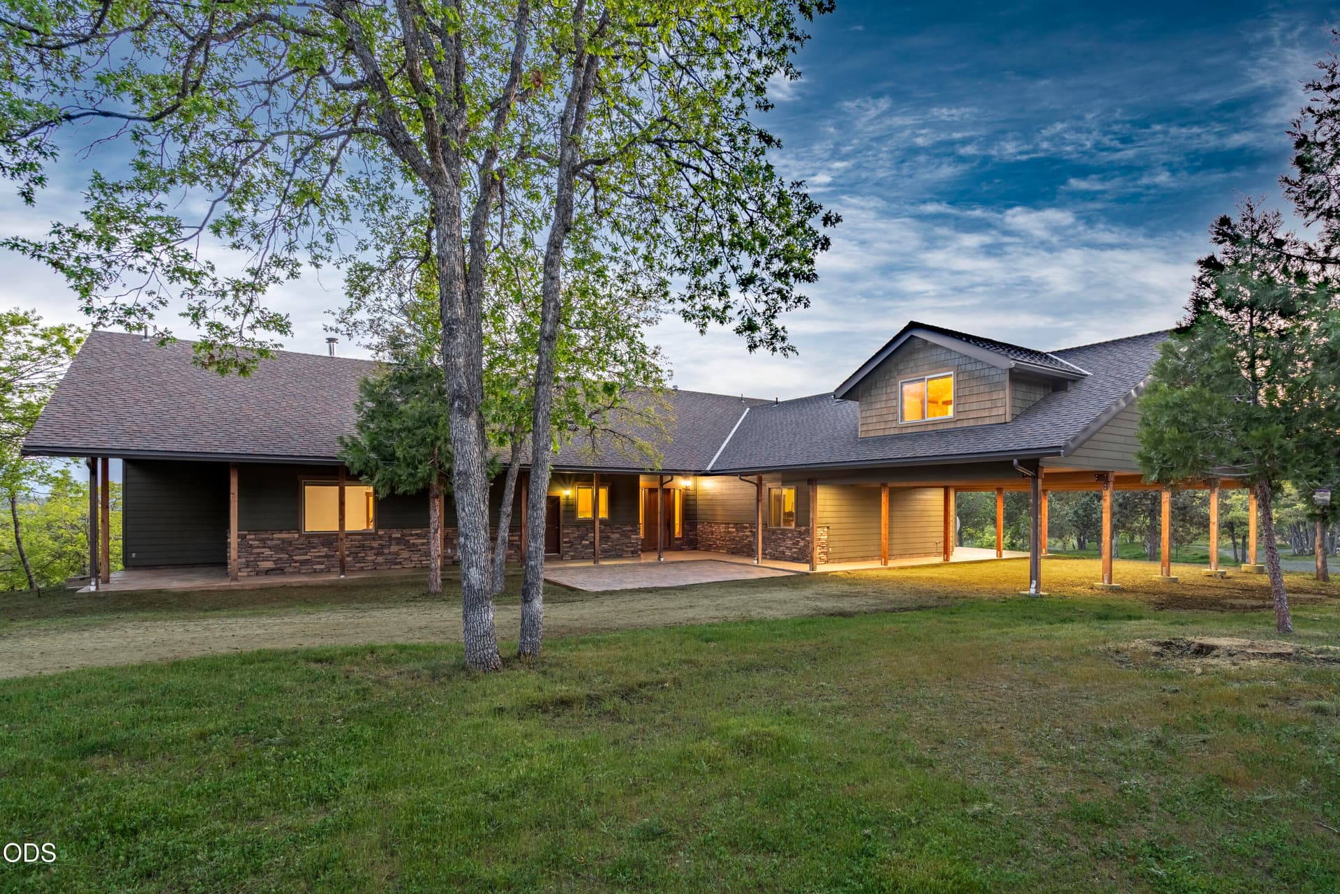 01. Photo 1 of 72, 22494 Jefferson Road, Ashland, OR 97520