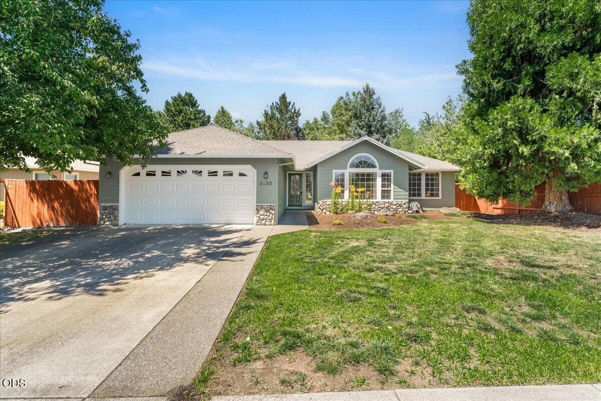 01-Home. Photo 2 of 37, 3533 Alderwood Drive, Medford, OR 97504