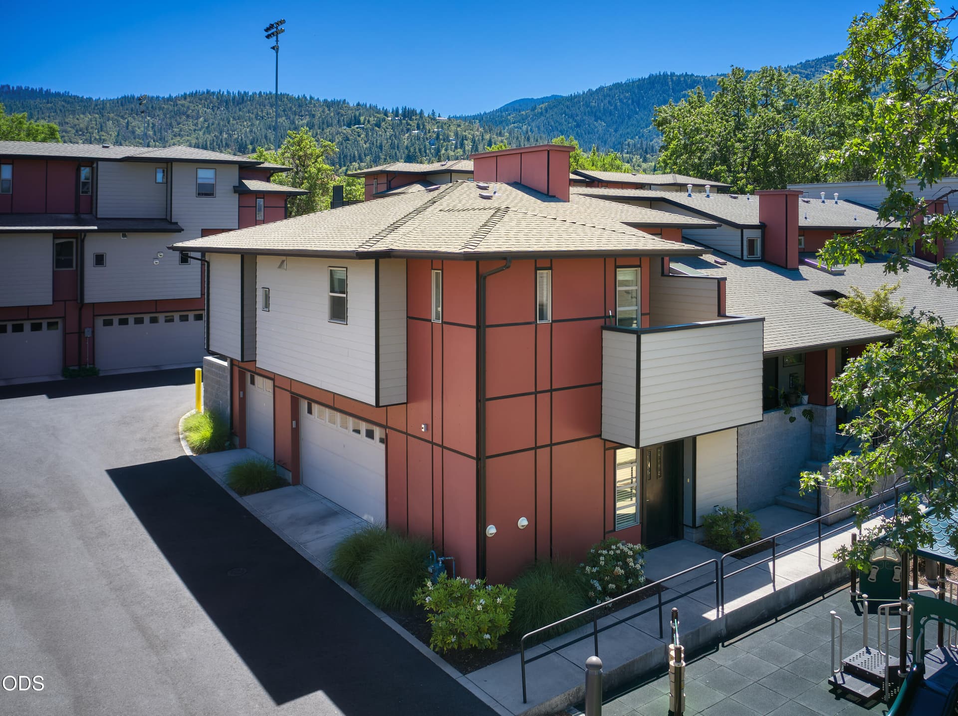 61 S Mountain Ave-01. Photo 1 of 28, 61 S Mountain Avenue, Ashland, OR 97520