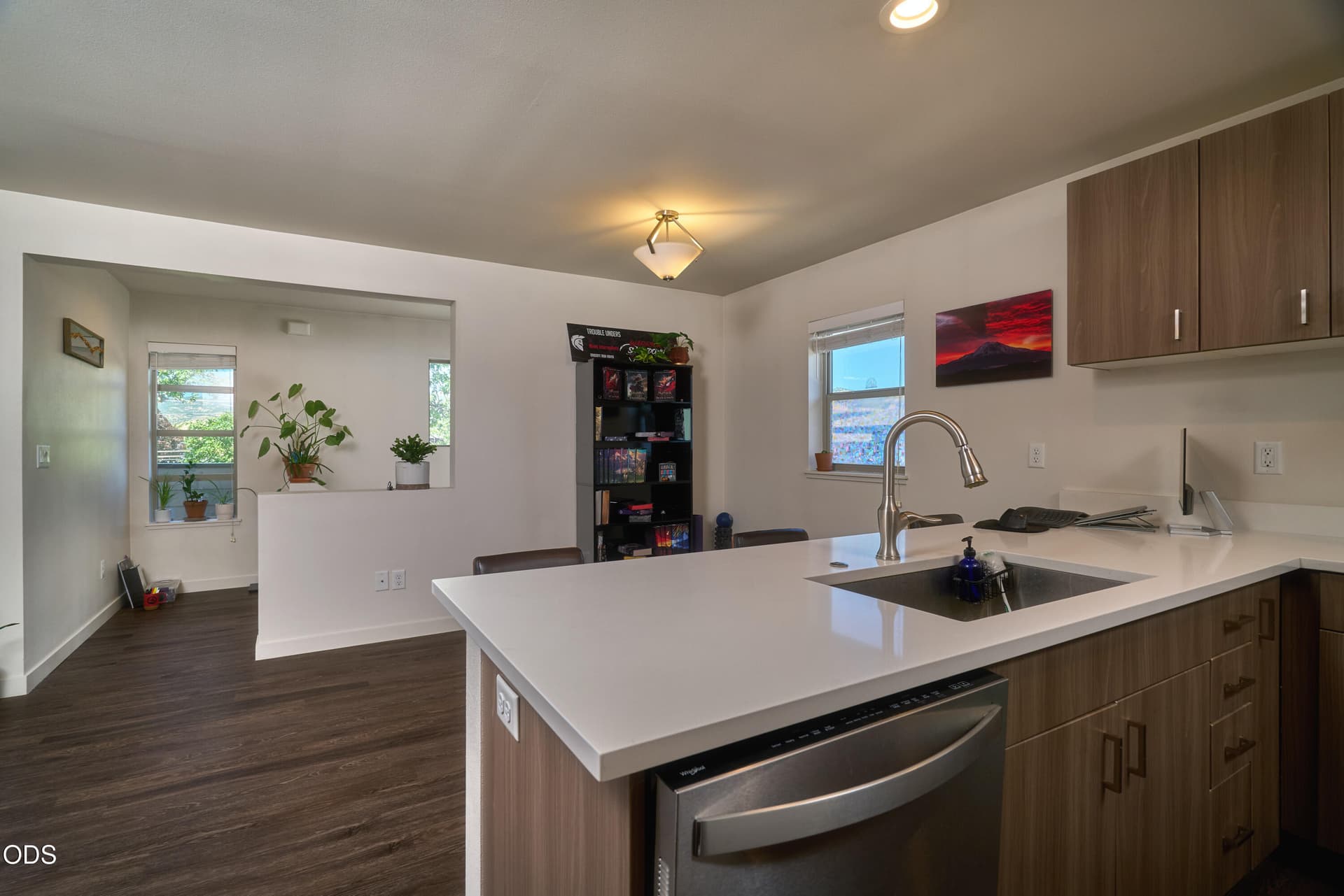 61 S Mountain Ave-04. Photo 4 of 28, 61 S Mountain Avenue, Ashland, OR 97520