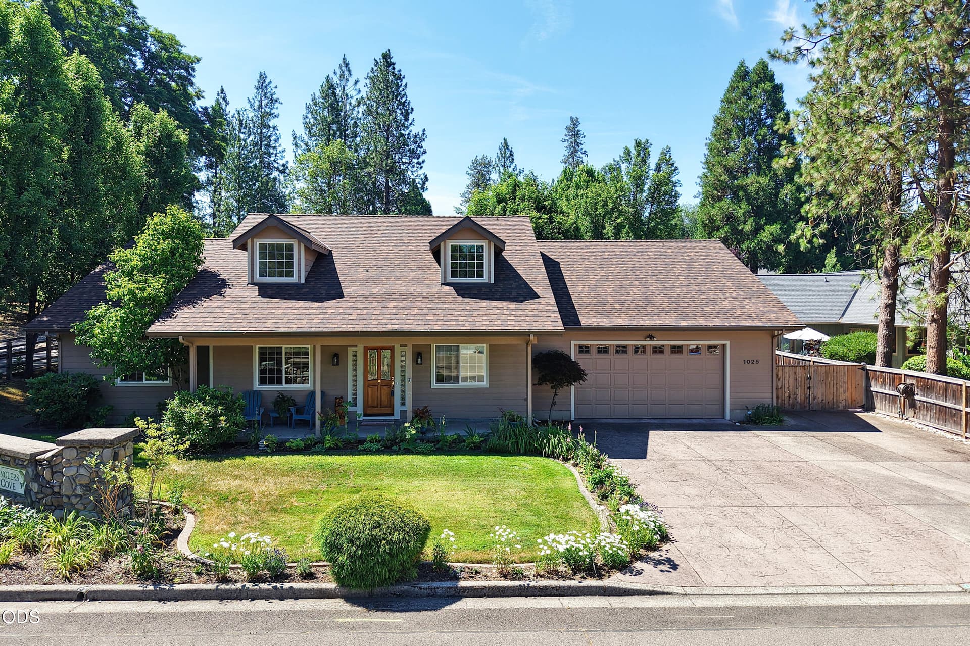 Front View. Photo 1 of 55, 1025 Anglers Place, Shady Cove, OR 97539