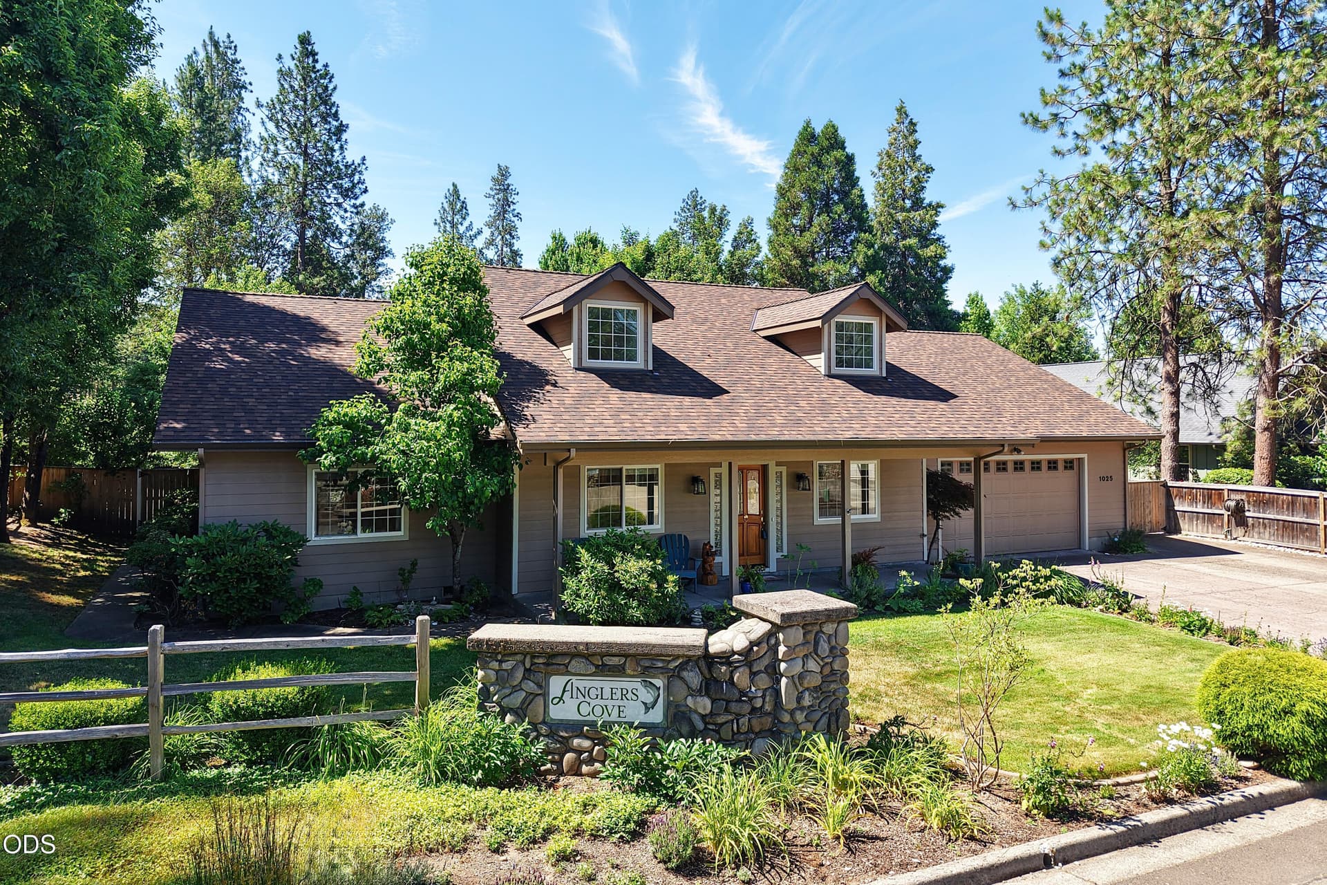 Front View. Photo 2 of 55, 1025 Anglers Place, Shady Cove, OR 97539
