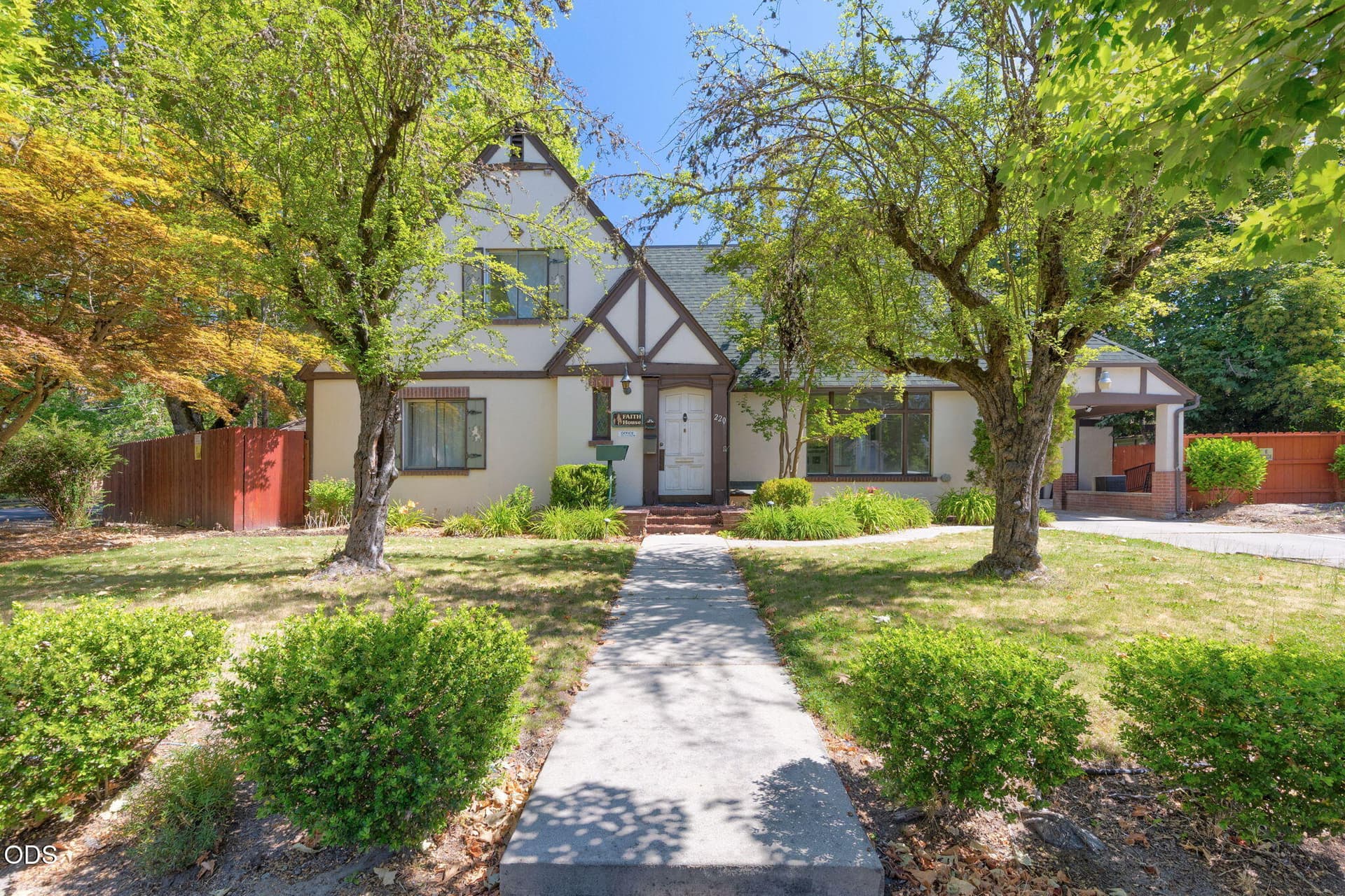 1-web-or-mls-220-nw-a-st. Photo 1 of 56, 220 NW A Street, Grants Pass, OR 97526