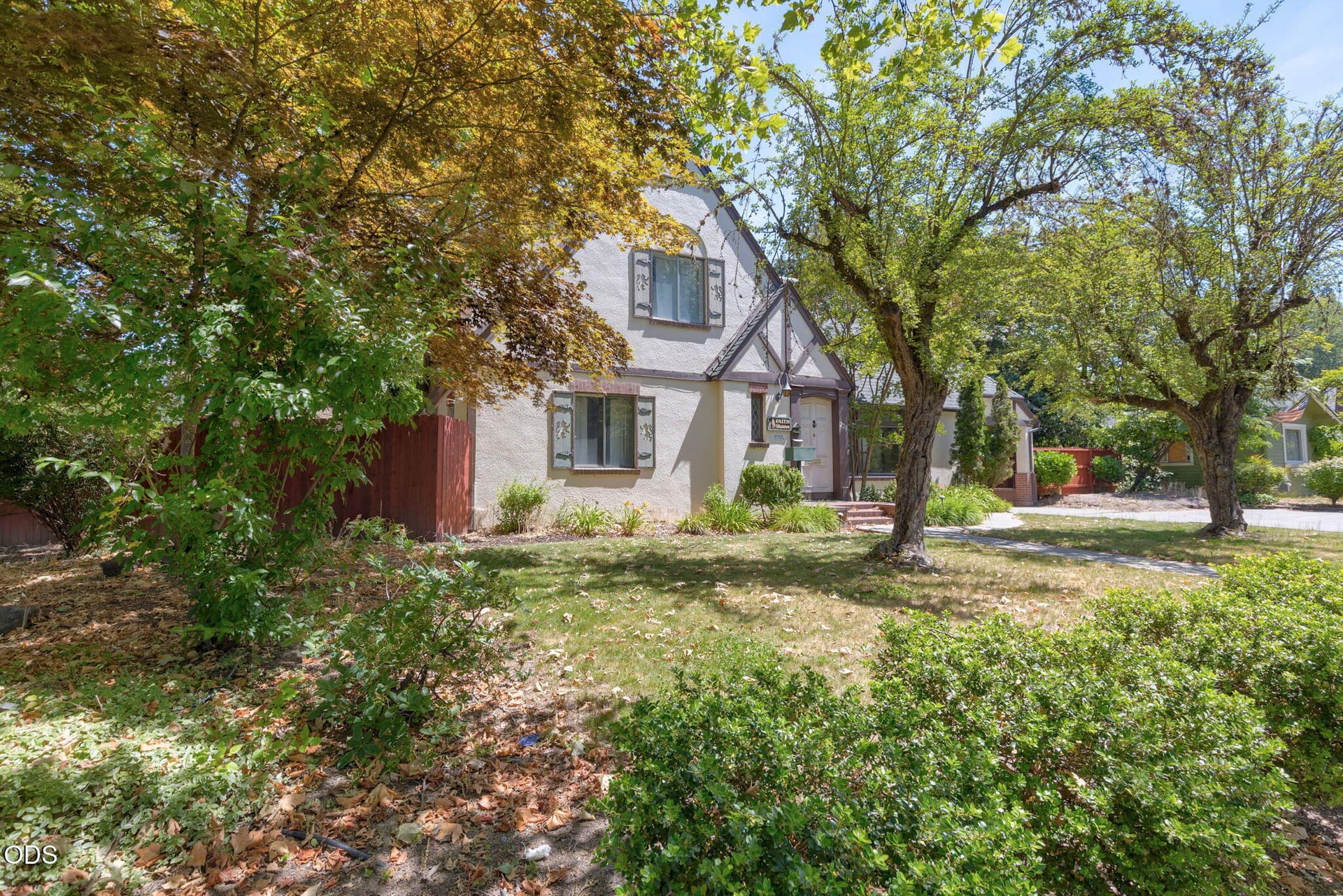 4-web-or-mls-220-nw-a-st. Photo 4 of 56, 220 NW A Street, Grants Pass, OR 97526