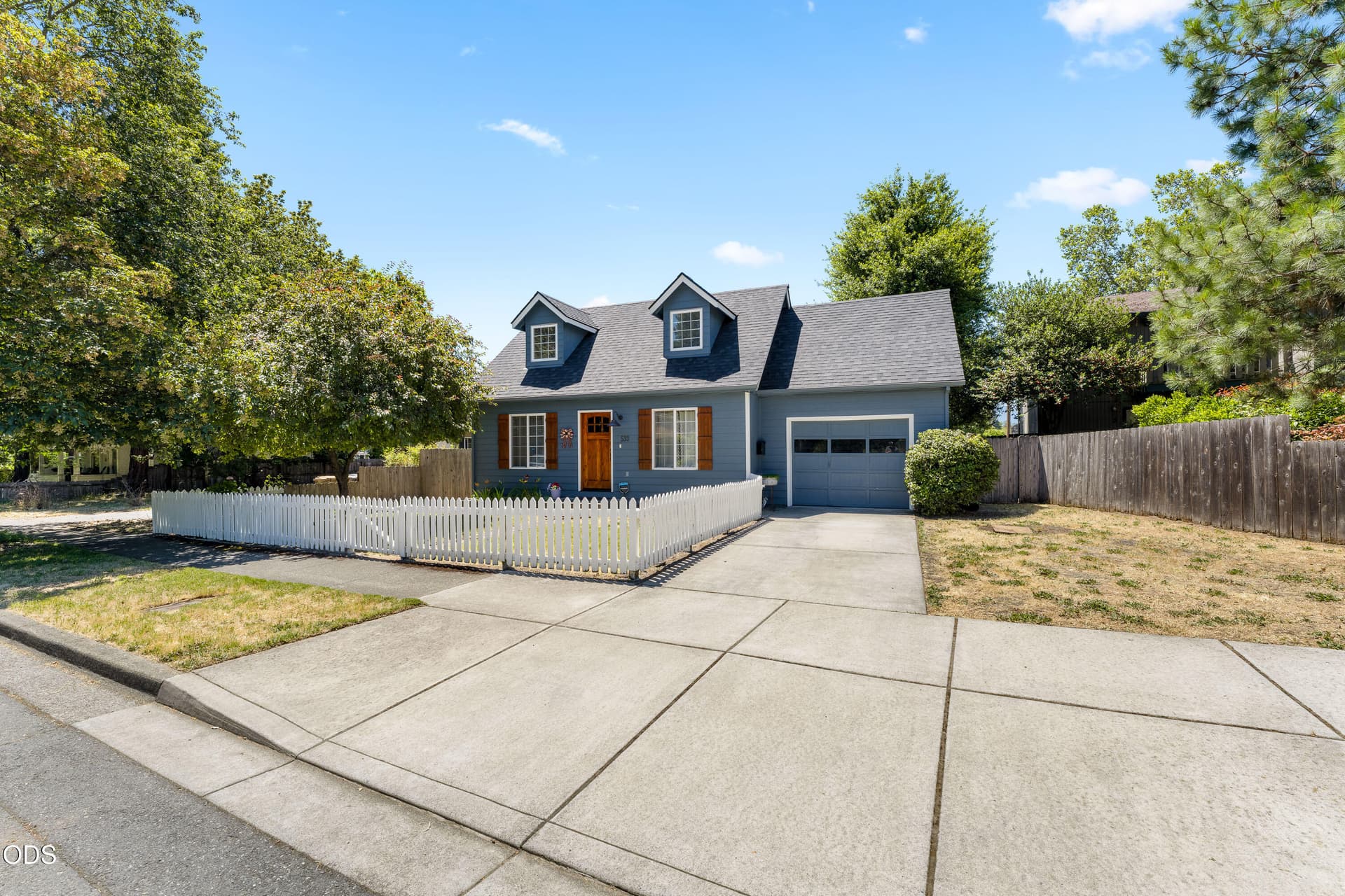NW Grants Pass Home. Photo 1 of 25, 533 NW D Street, Grants Pass, OR 97526
