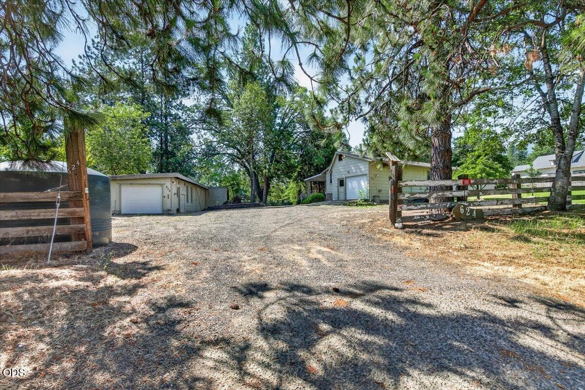 02-3. Photo 4 of 54, 624 Crowson Road, Ashland, OR 97520