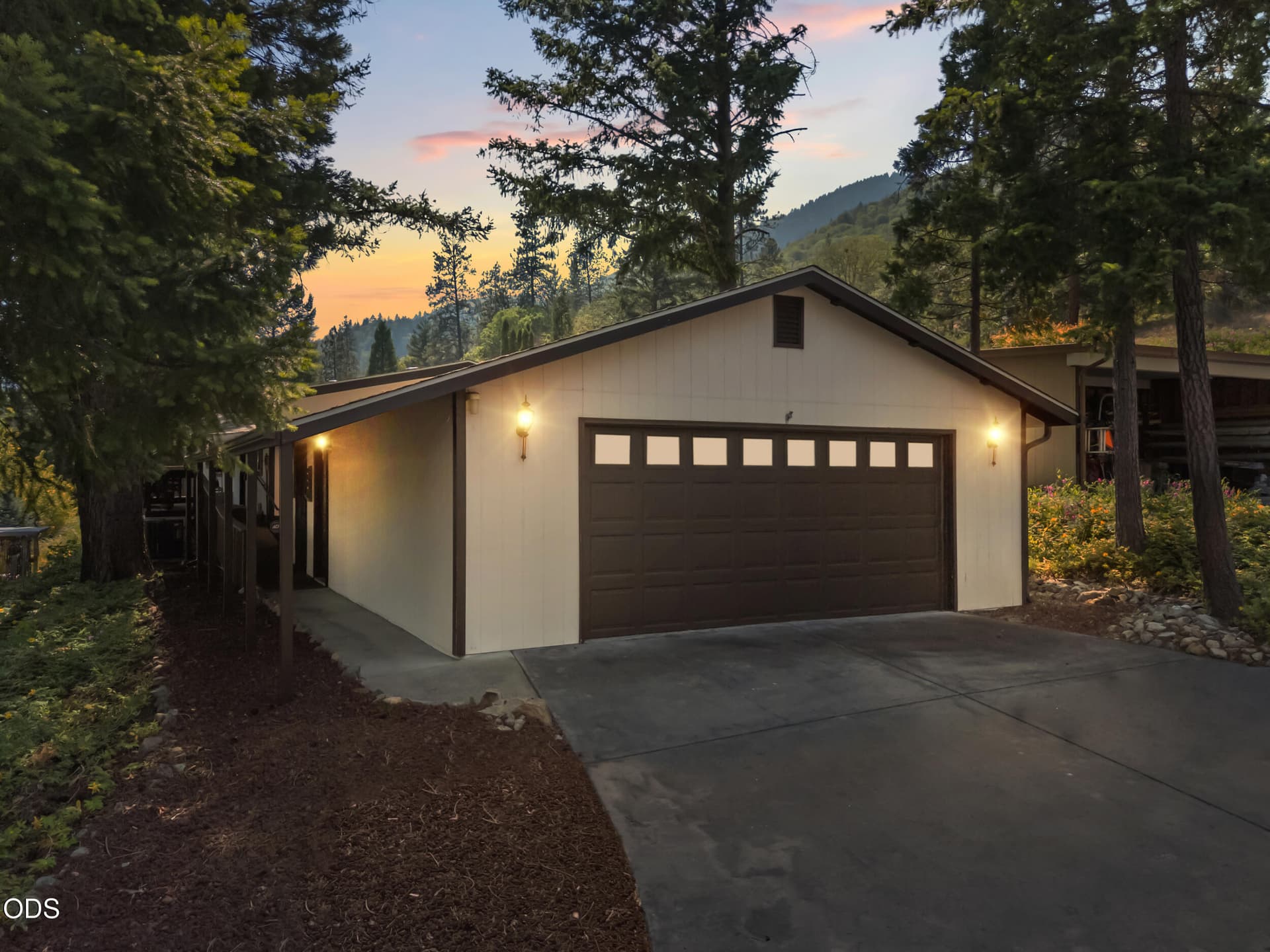 5648 foothill blvd-twilight-1. Photo 2 of 46, 5648 Foothill Boulevard Unit SPC 3, Grants Pass, OR 97526