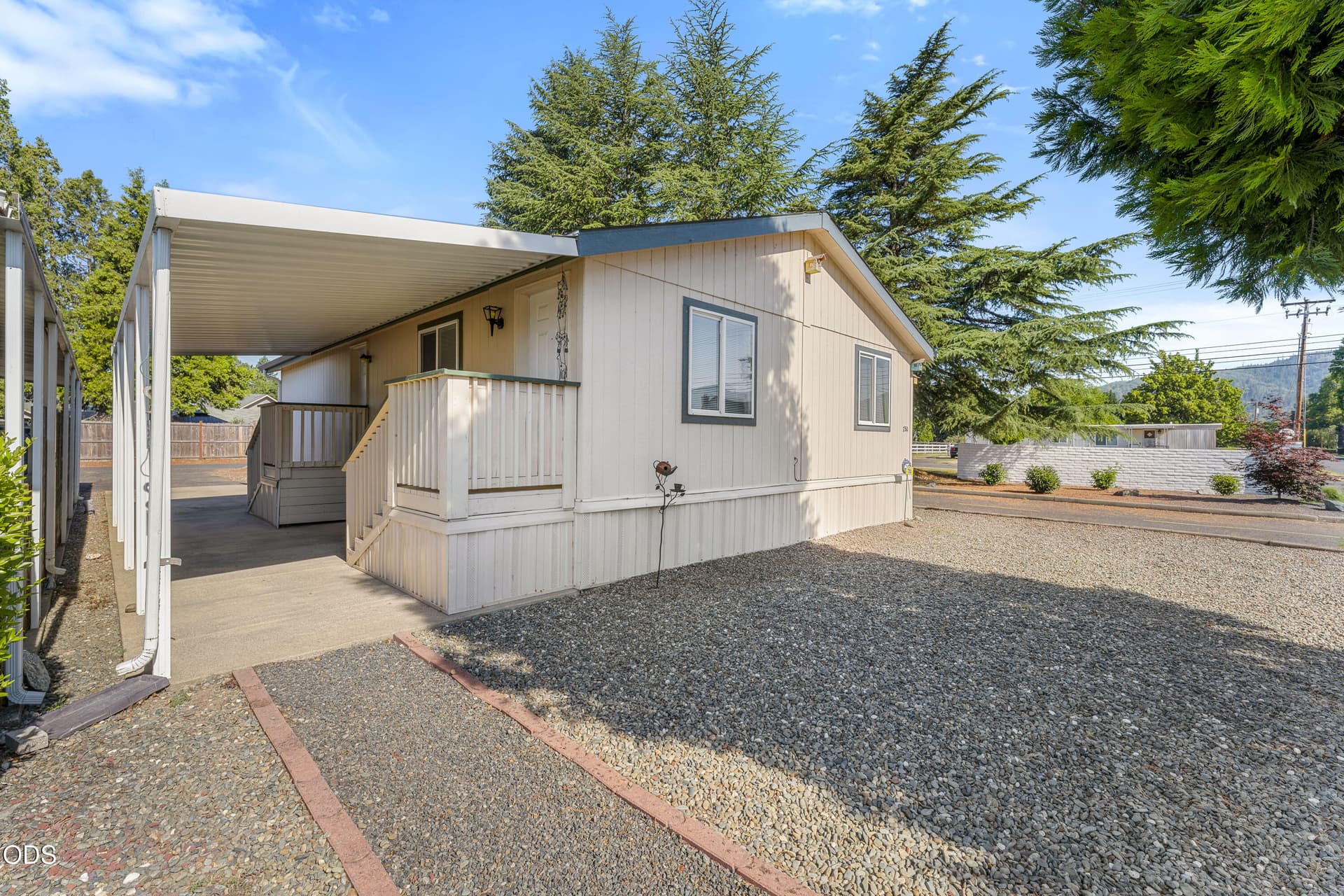 01-EXT (1 of 7). Photo 1 of 16, 750 Roguelea Lane, Grants Pass, OR 97526
