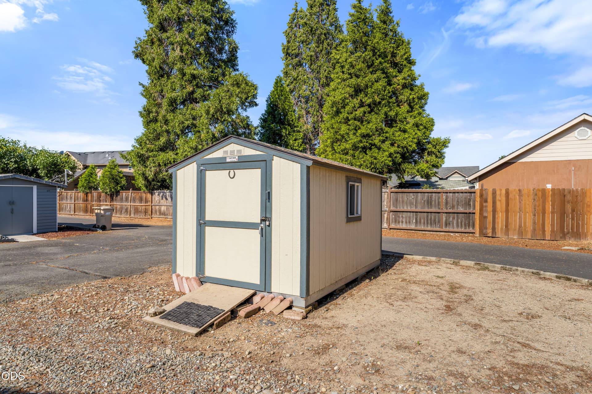 04-EXT (4 of 7). Photo 4 of 16, 750 Roguelea Lane, Grants Pass, OR 97526
