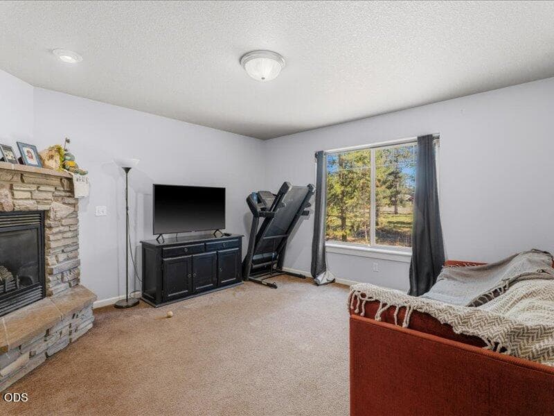 02-Living Room. Photo 4 of 23, 16558 Daisy Place, La Pine, OR 97739