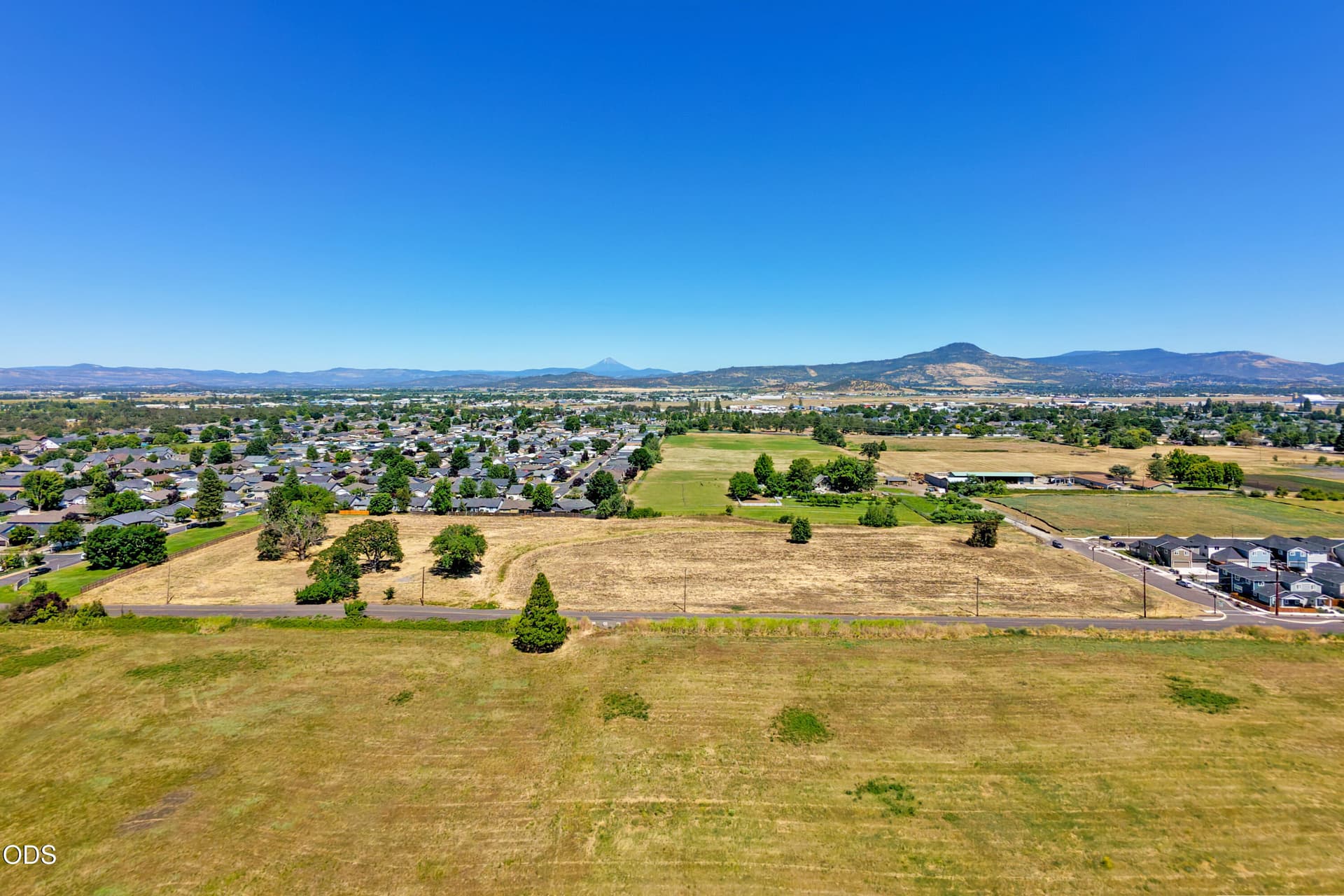 ApxGR00001. Photo 4 of 15, 4922 Gebhard Road, Central Point, OR 97502