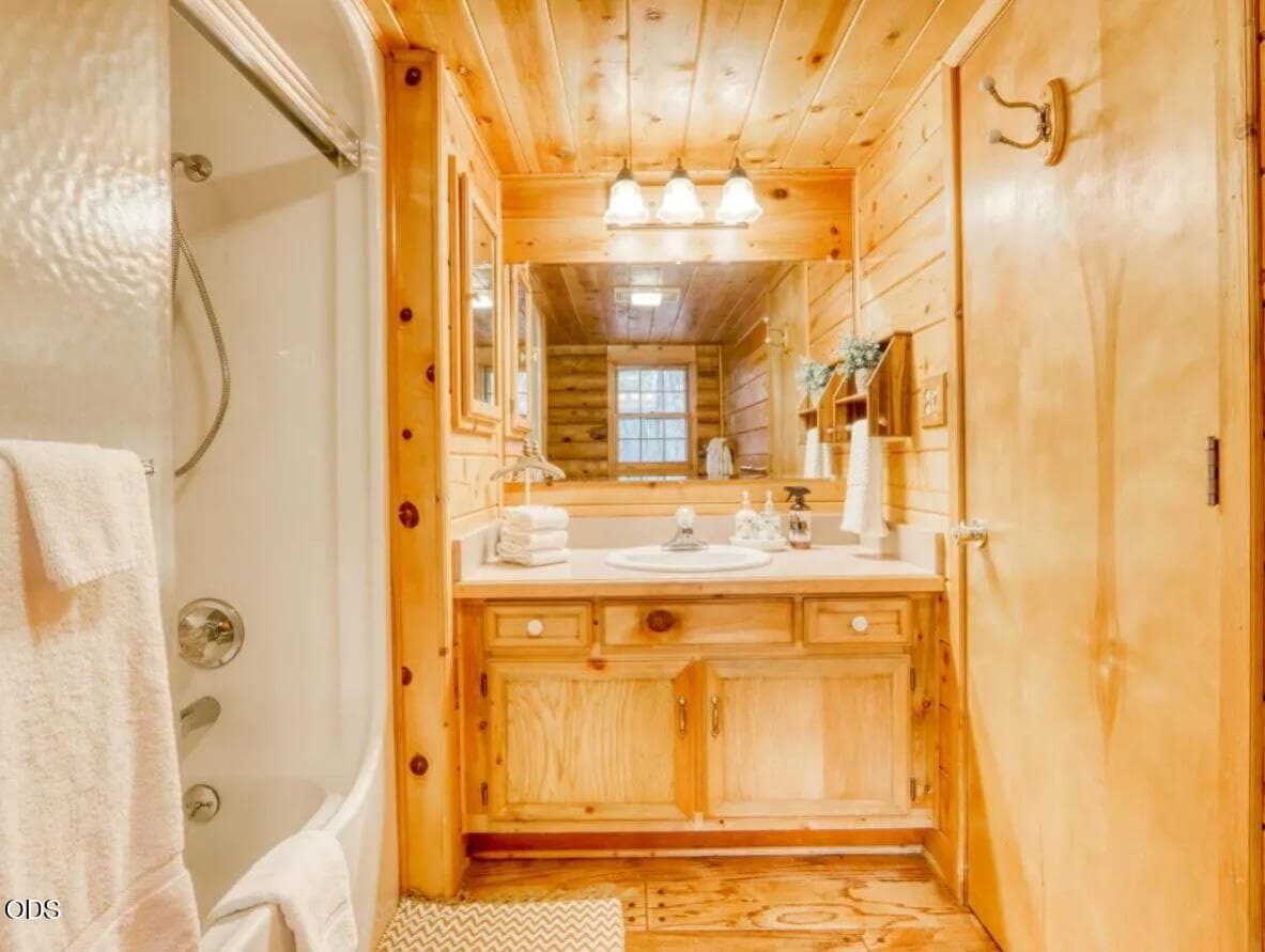 sugar pine downstairs bath 2. Photo 5 of 20, 14887 S Sugar Pine Way, La Pine, OR 97739