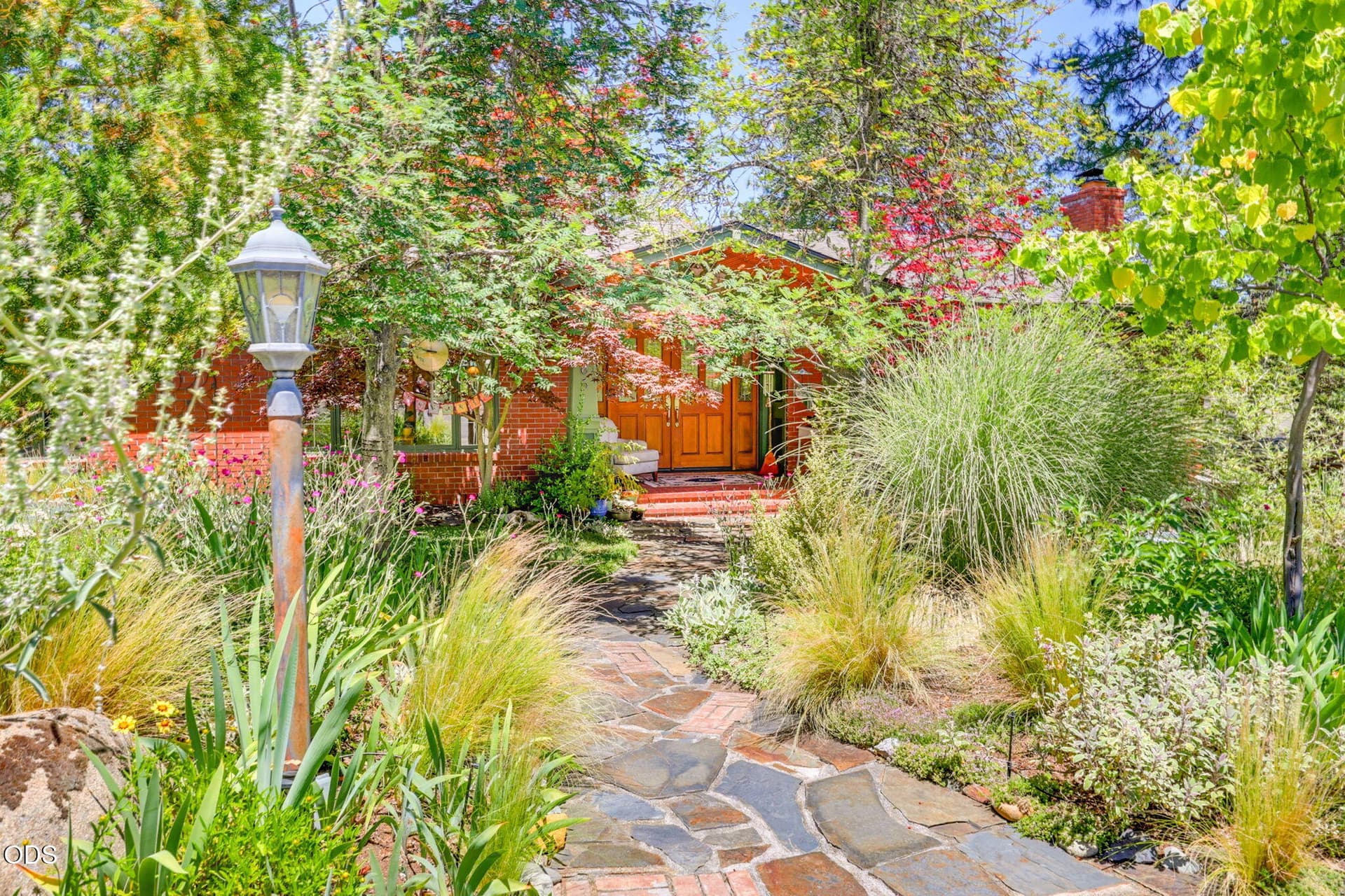 ApxPW00002. Photo 2 of 47, 1365 Ponderosa Drive, Ashland, OR 97520