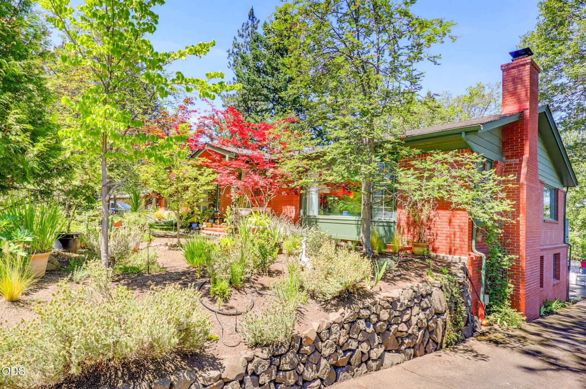 ApxPW00004. Photo 3 of 47, 1365 Ponderosa Drive, Ashland, OR 97520