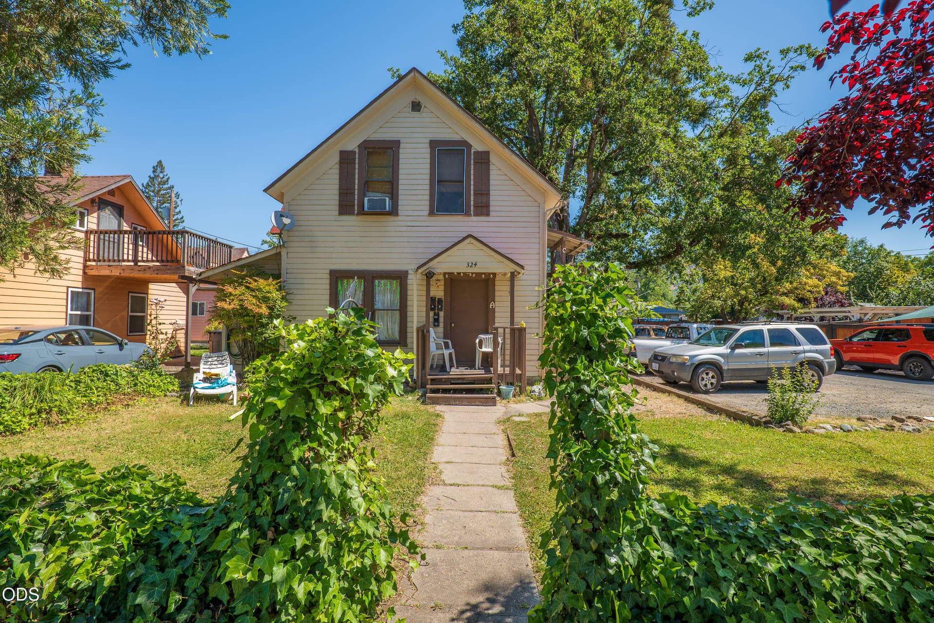 324NEDSt-011. Photo 2 of 10, 324 NE D Street, Grants Pass, OR 97526