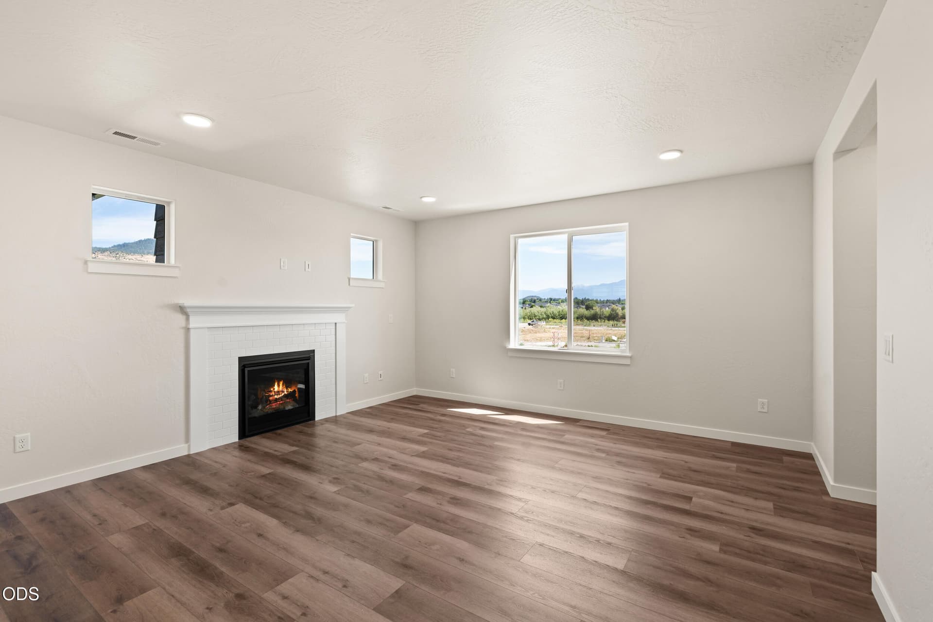 Great Room. Photo 5 of 26, 3670 Luchu Street, Medford, OR 97504