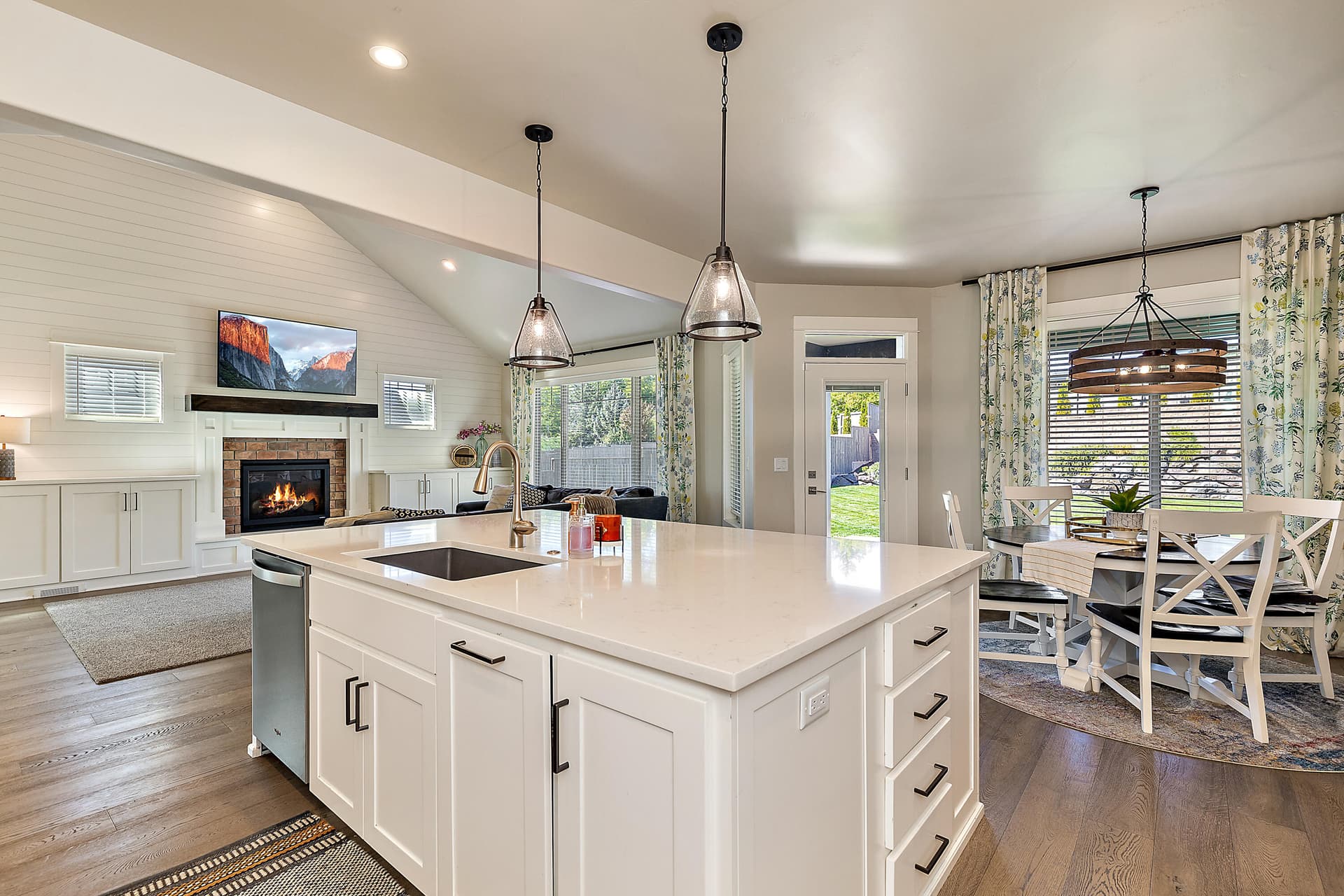 FA(24). Photo 4 of 31, 4078 Fieldbrook Avenue, Medford, OR 97504