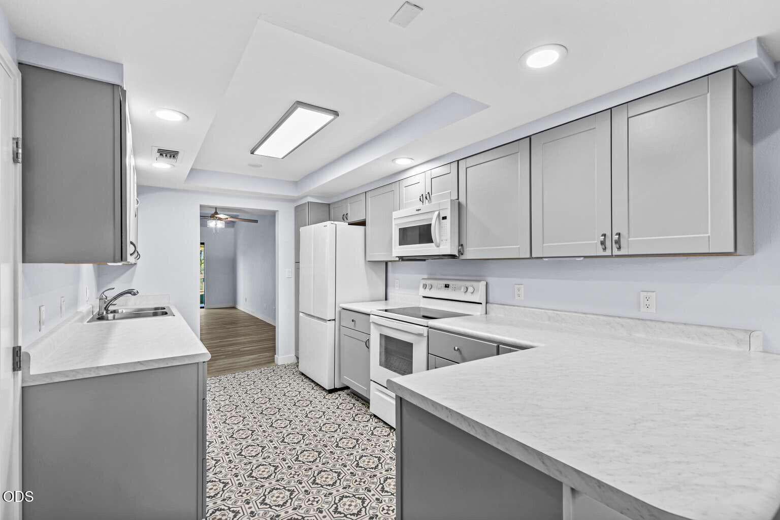 Stegemiller.5. Photo 5 of 29, 115 Rogue River Highway Unit APT 302, Grants Pass, OR 97527