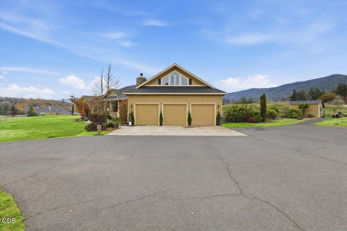 04-CI_7558. Photo 3 of 53, 899 Old Stage Road, Medford, OR 97502