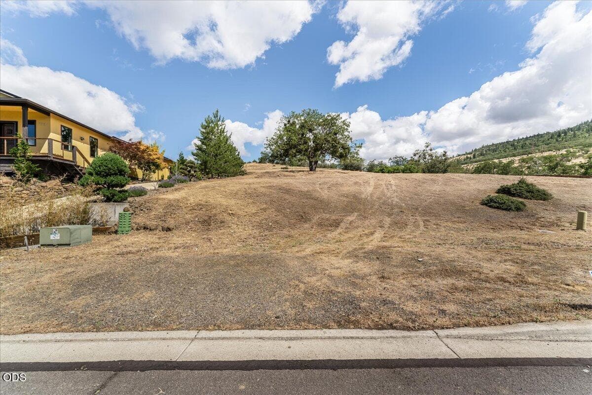 16-Property 7. Photo 5 of 12, 4359 Vista Pointe Drive, Medford, OR 97504