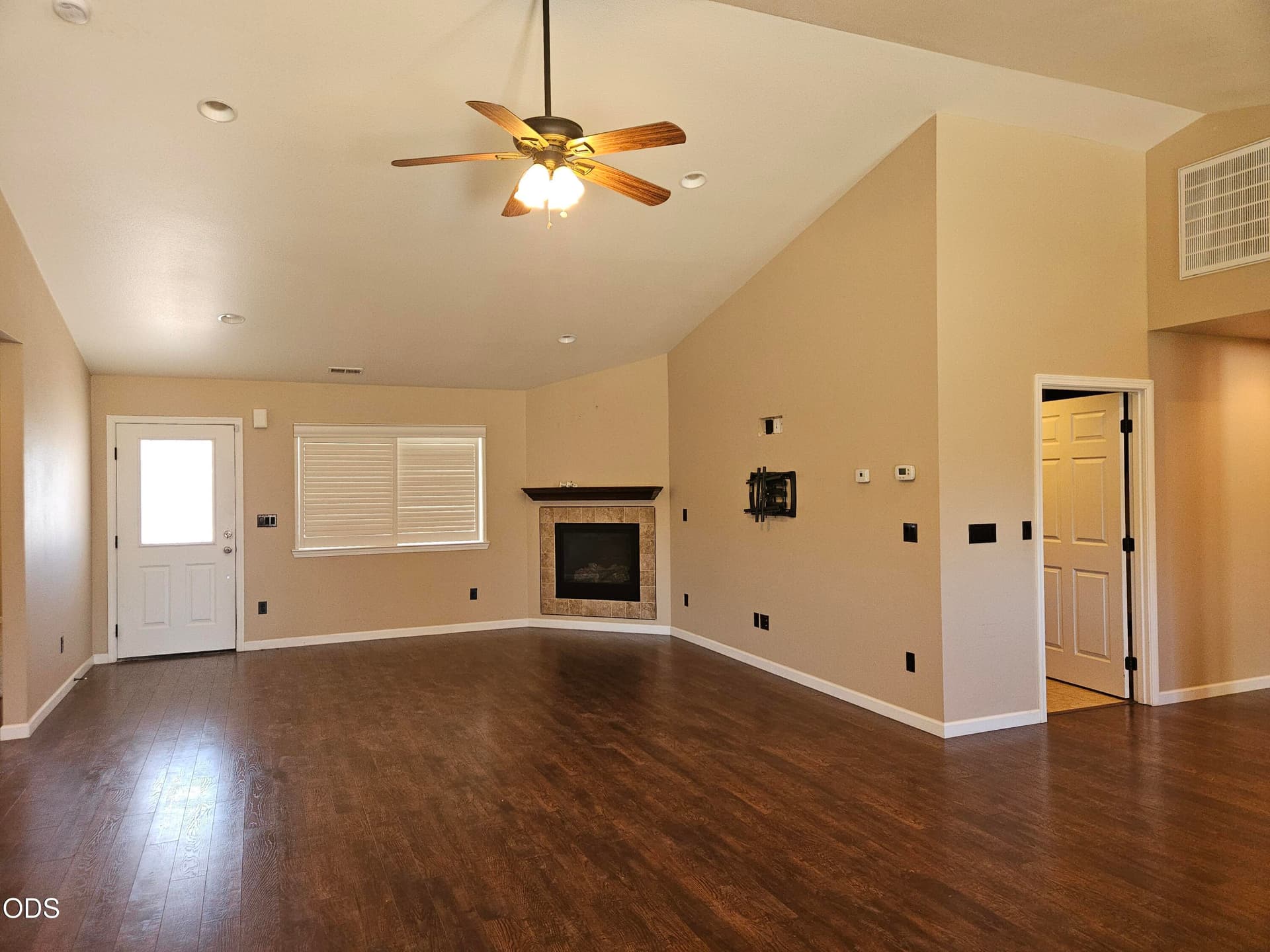 5. Living room. Photo 5 of 19, 5545 Sturdivant, Klamath Falls, OR 97603