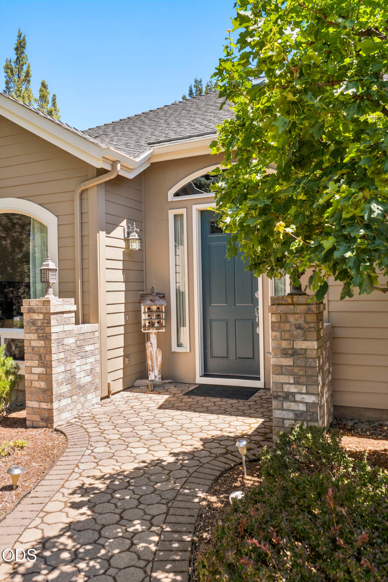 front door. Photo 3 of 85, 880 Willet Lane, Redmond, OR 97756