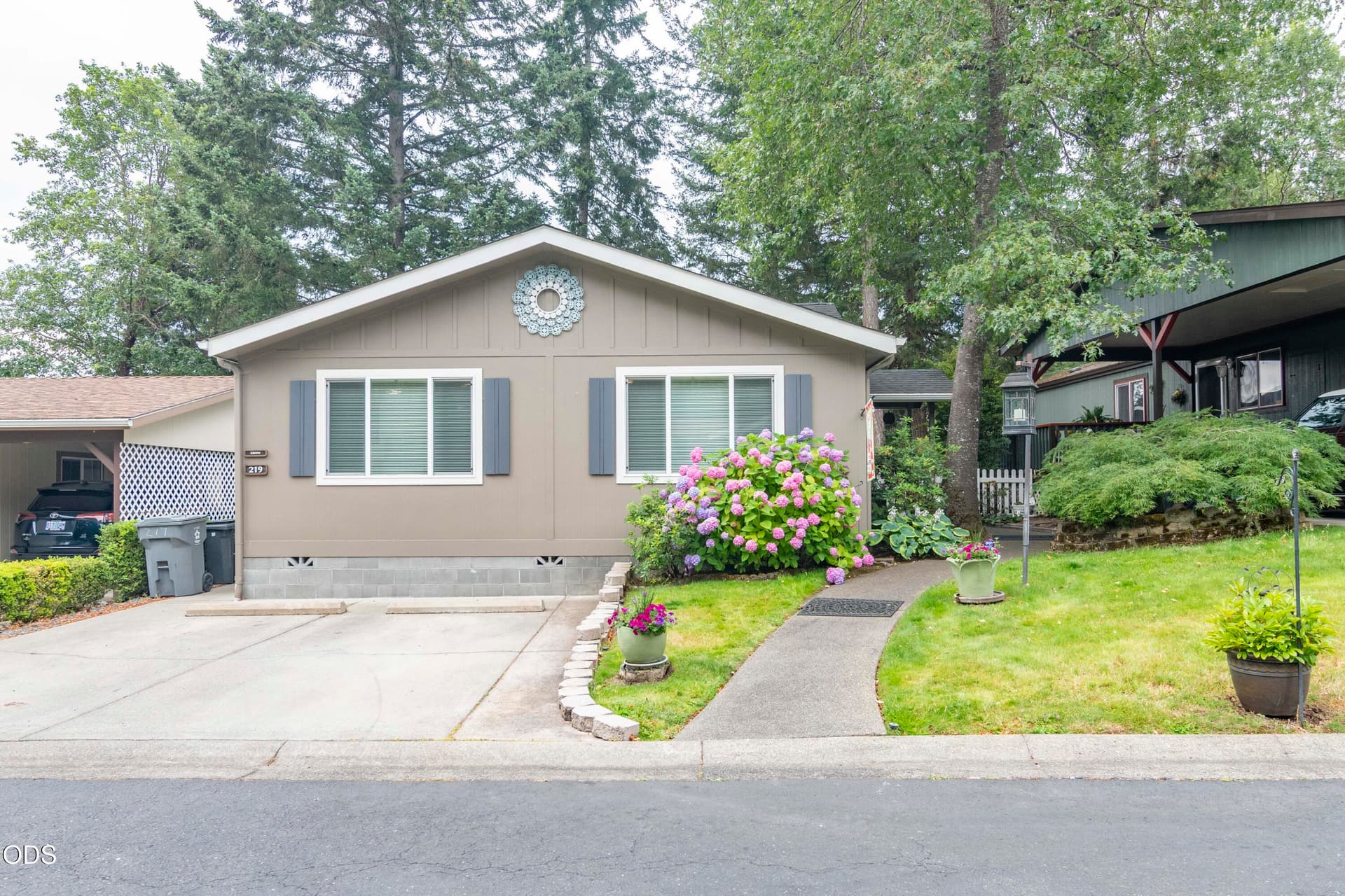 Front. Photo 2 of 35, 219 NW Creekside Drive, Grants Pass, OR 97526