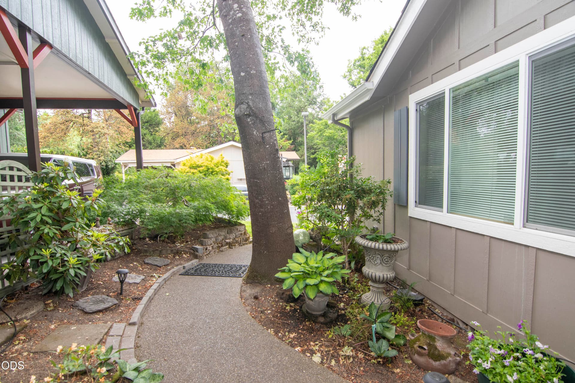 Front Walkway. Photo 3 of 35, 219 NW Creekside Drive, Grants Pass, OR 97526