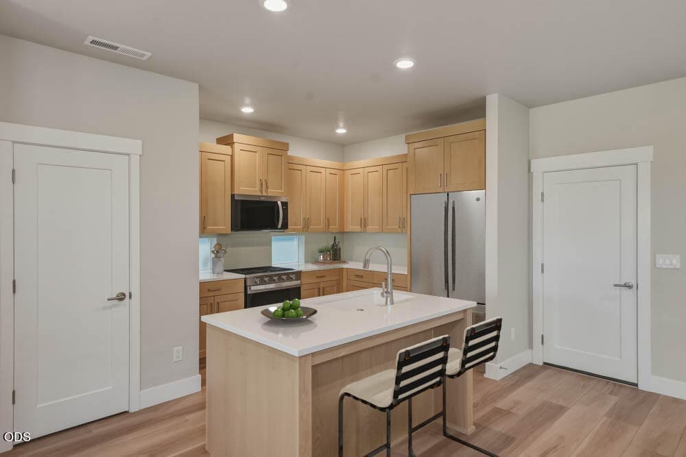 PT396-Paisley-M-Classic-Kitchen. Photo 4 of 17, 3867 NE Petrosa Avenue, Bend, OR 97701