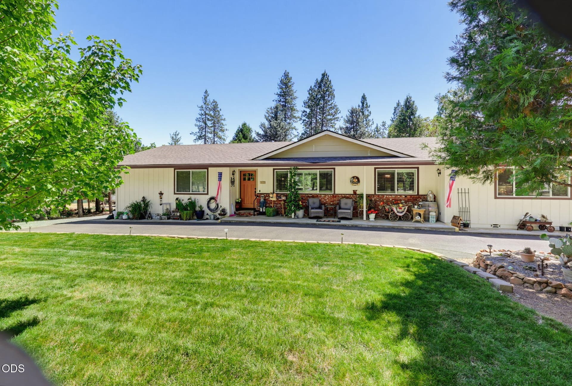 ApxEW00001. Photo 1 of 53, 455 Eric Way, Grants Pass, OR 97526