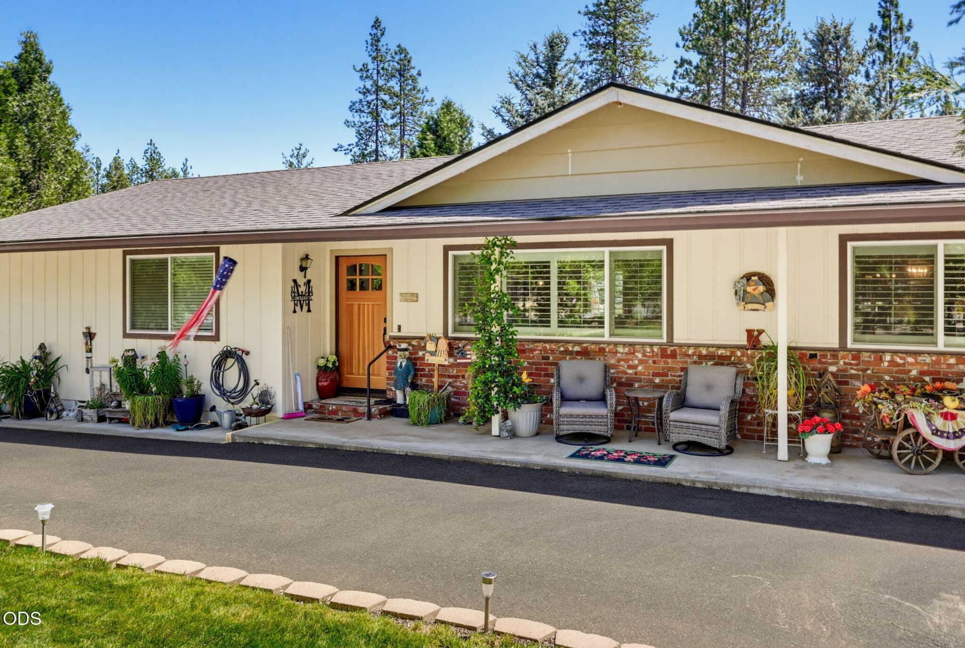 ApxEW00008. Photo 4 of 53, 455 Eric Way, Grants Pass, OR 97526