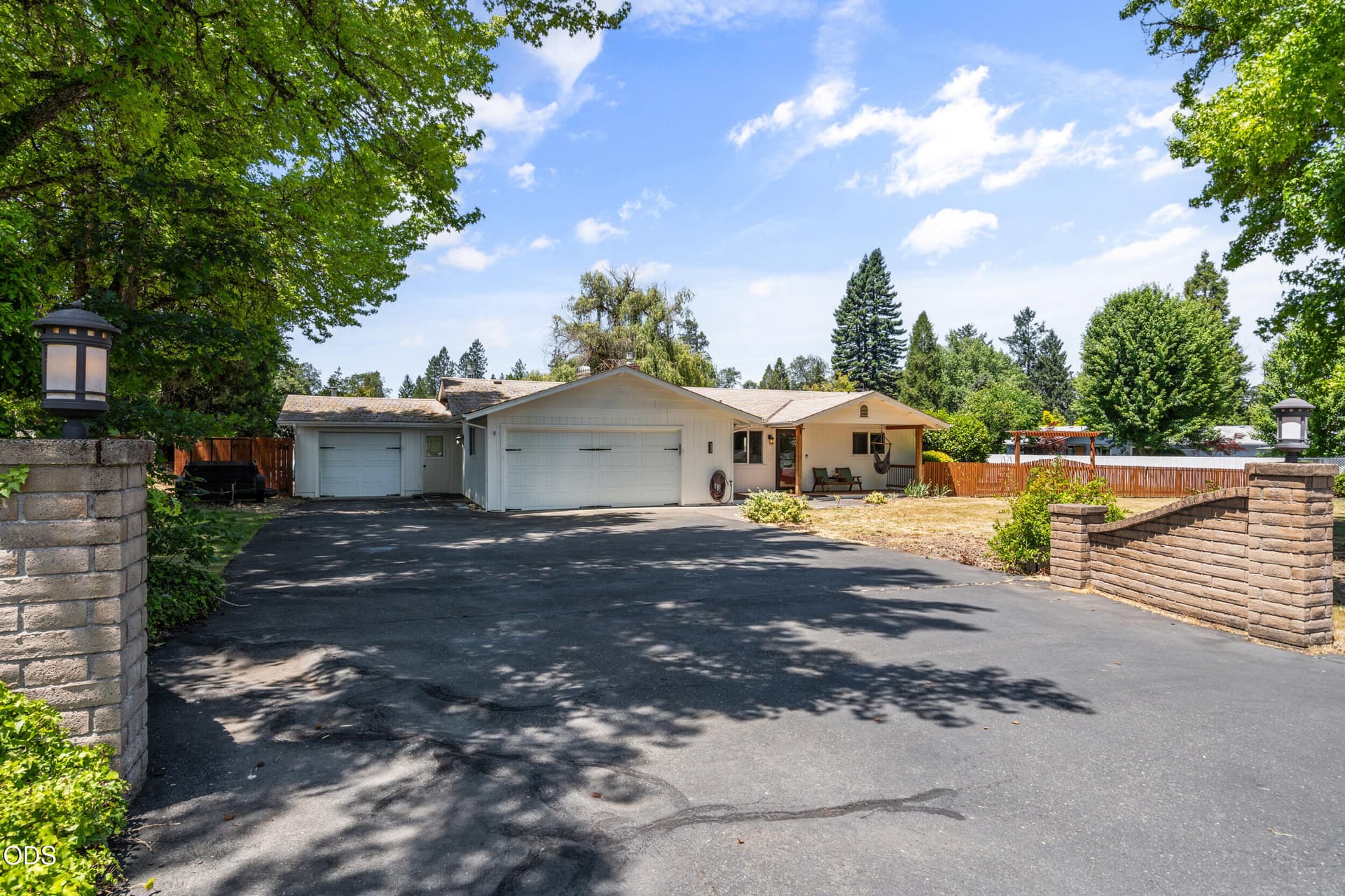 155 Westwood Drive. Photo 2 of 52, 155 Westwood Drive, Grants Pass, OR 97527