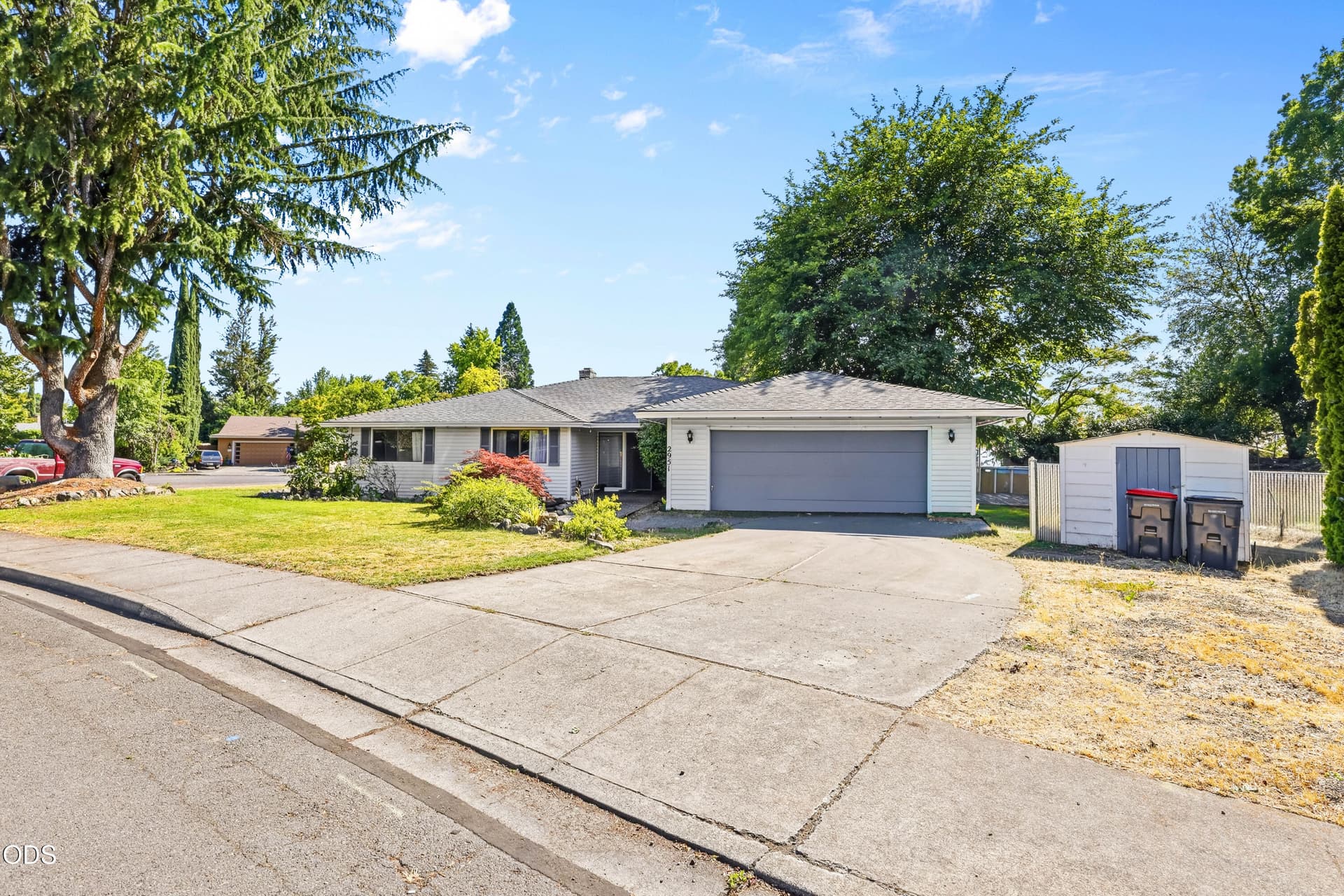 EP1A5916. Photo 1 of 37, 2951 Barclay Road, Medford, OR 97504