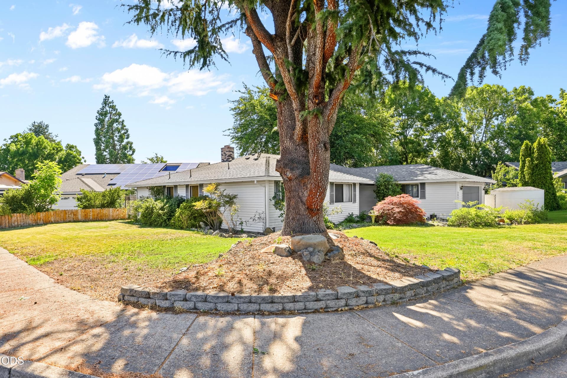 EP1A5922. Photo 3 of 37, 2951 Barclay Road, Medford, OR 97504