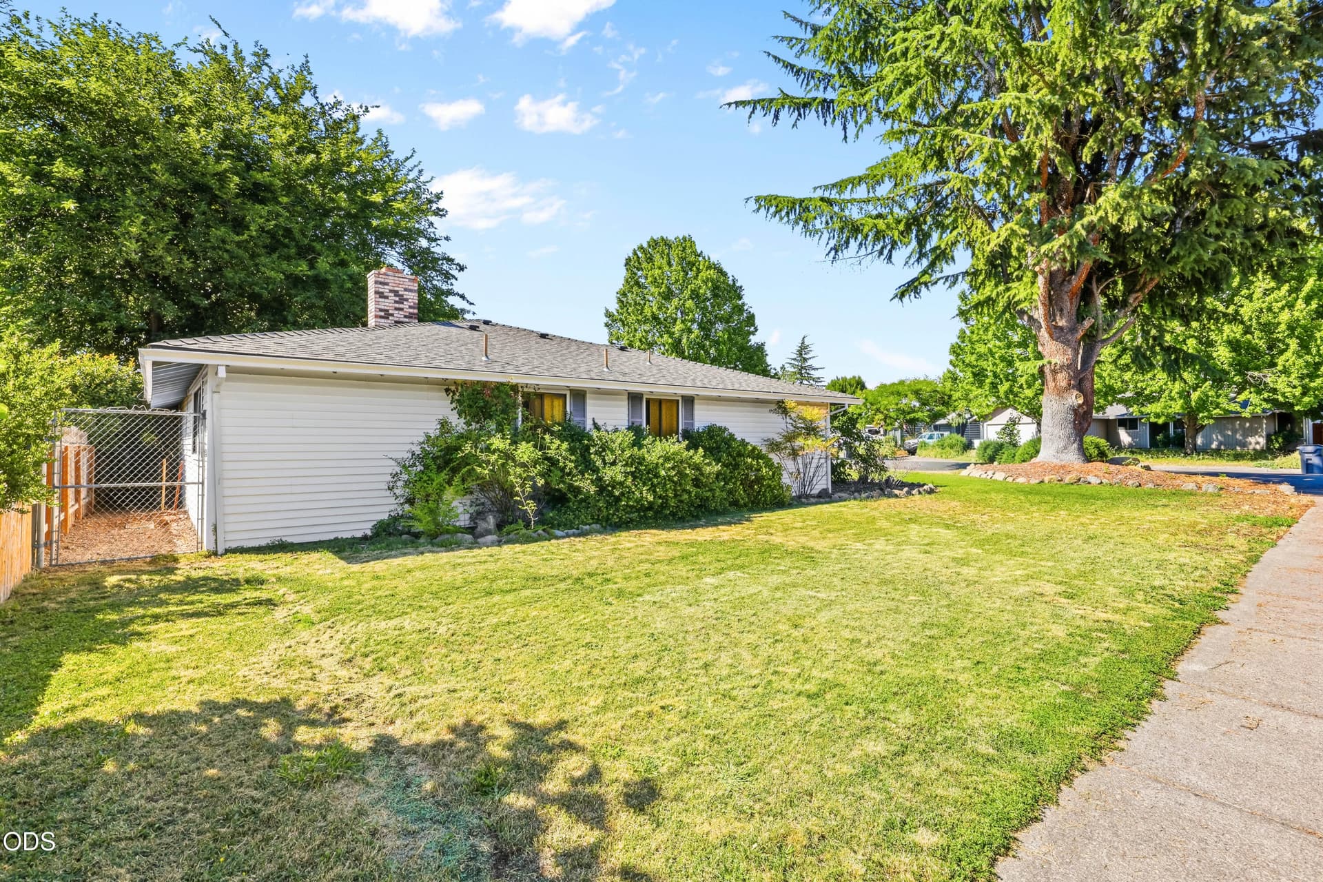 EP1A5928. Photo 4 of 37, 2951 Barclay Road, Medford, OR 97504