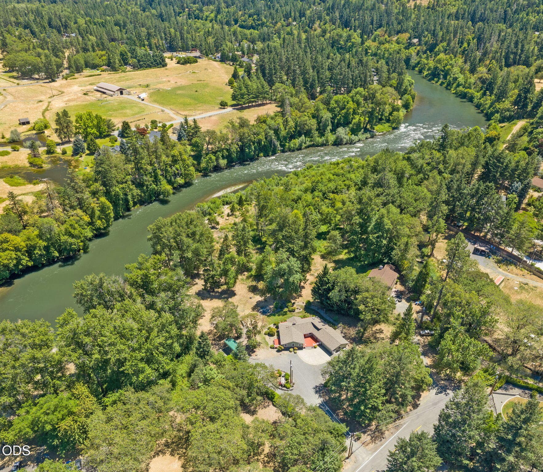 1. Photo 1 of 69, 290 Chinook Park Lane, Grants Pass, OR 97527
