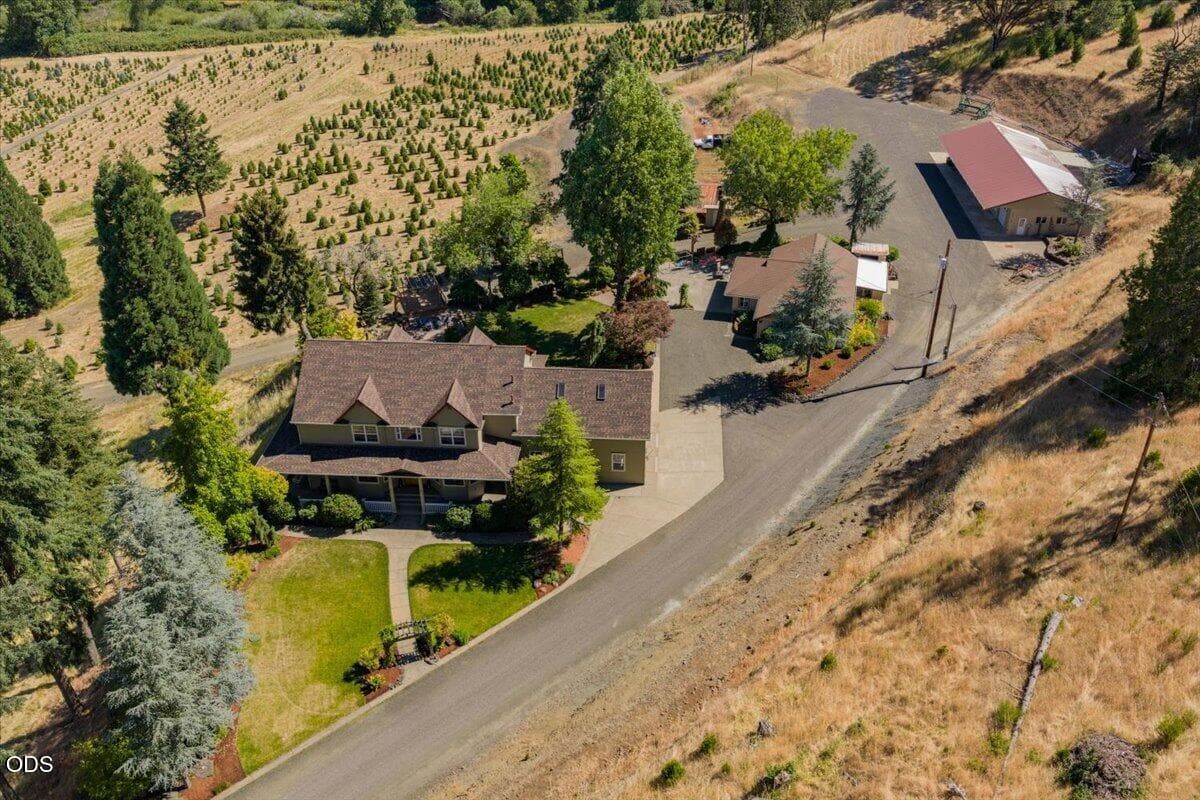 203. Photo 3 of 52, 106 Green Valley Road, Oakland, OR 97462