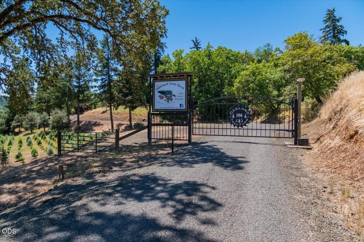 205. Photo 5 of 52, 106 Green Valley Road, Oakland, OR 97462