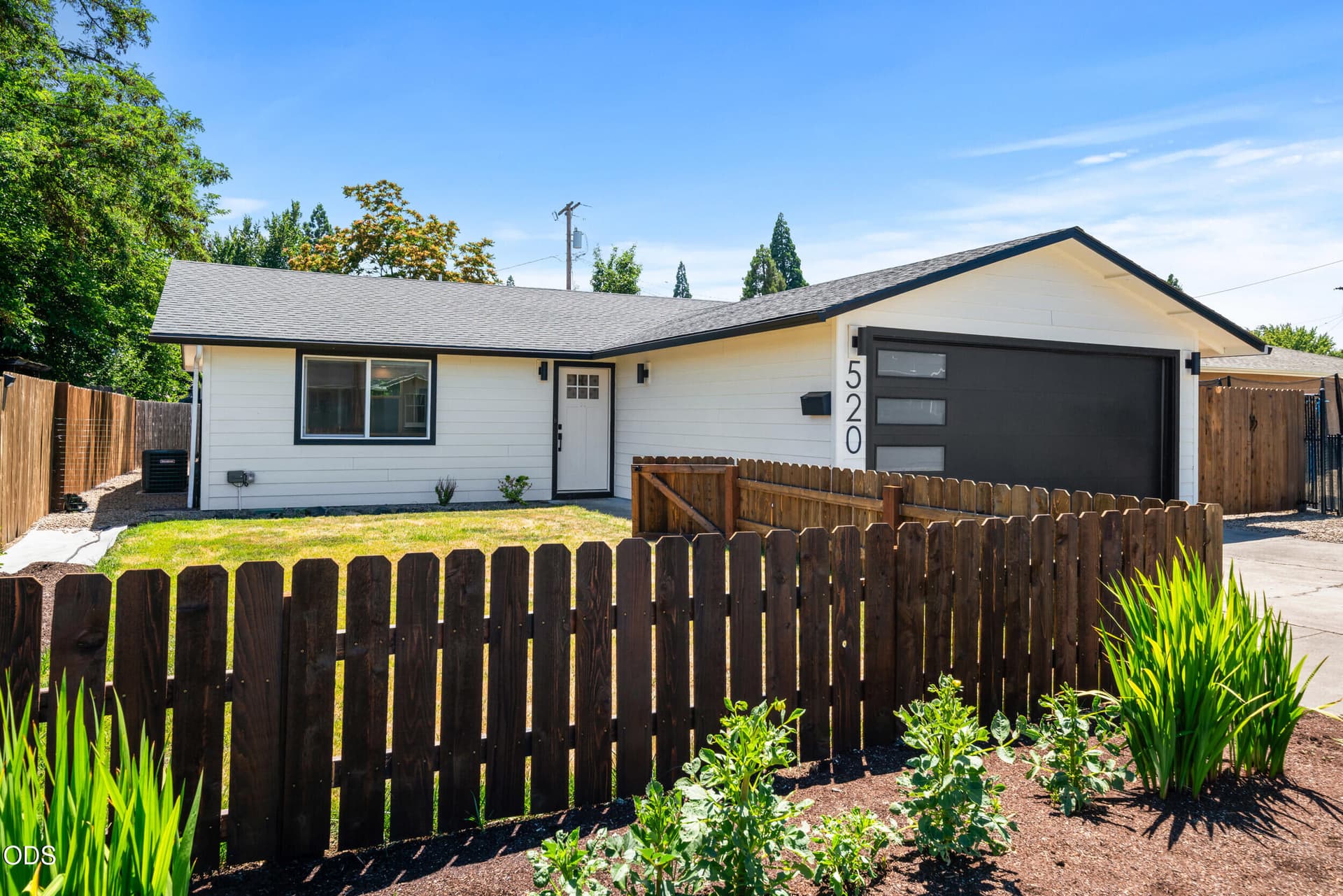 3_520 grand ave-03. Photo 1 of 21, 520 Grand Avenue, Central Point, OR 97502