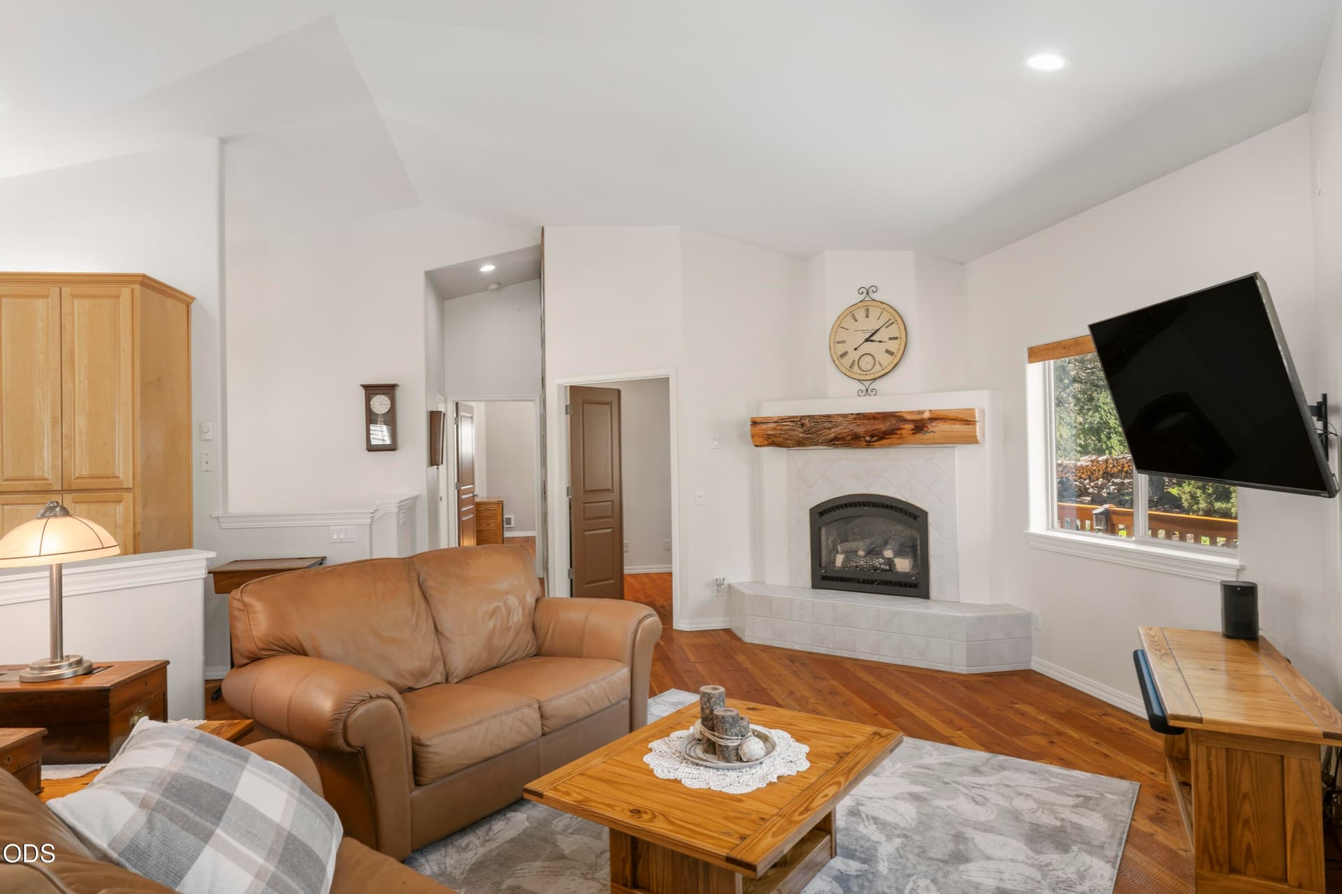 24-Living Room. Photo 5 of 70, 64740 Alcor Place, Bend, OR 97703