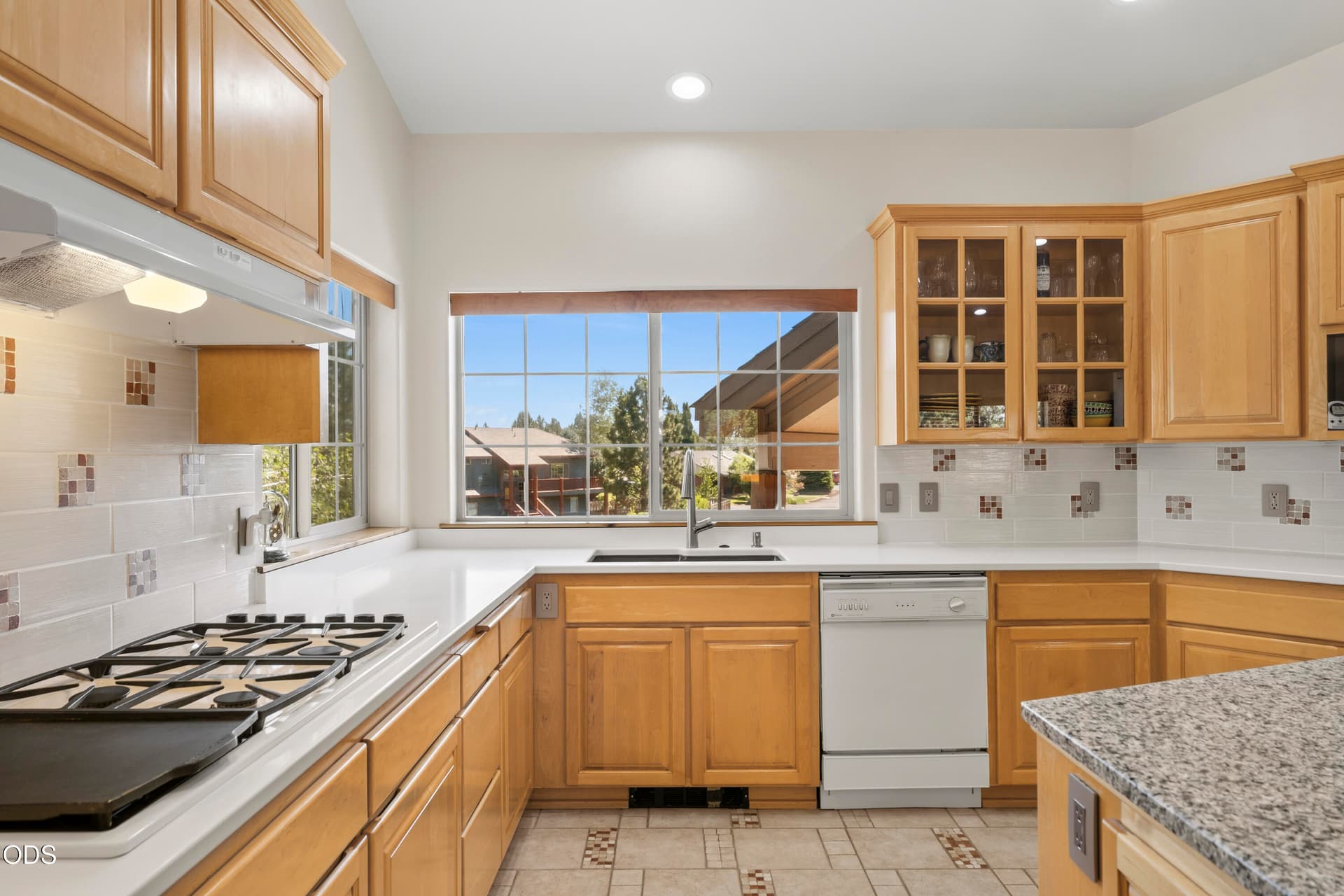 27-Kitchen. Photo 4 of 70, 64740 Alcor Place, Bend, OR 97703