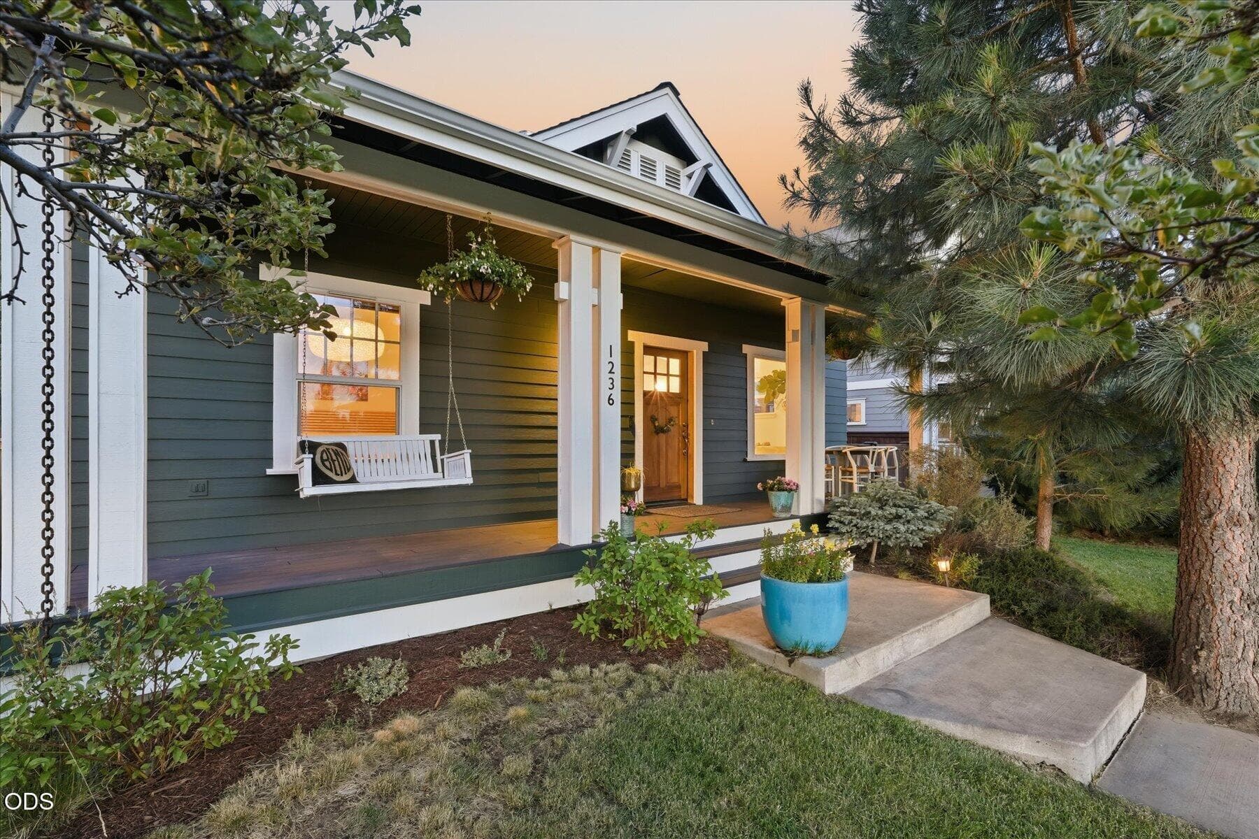 2. Photo 2 of 49, 1236 NW Mount Washington Drive, Bend, OR 97703