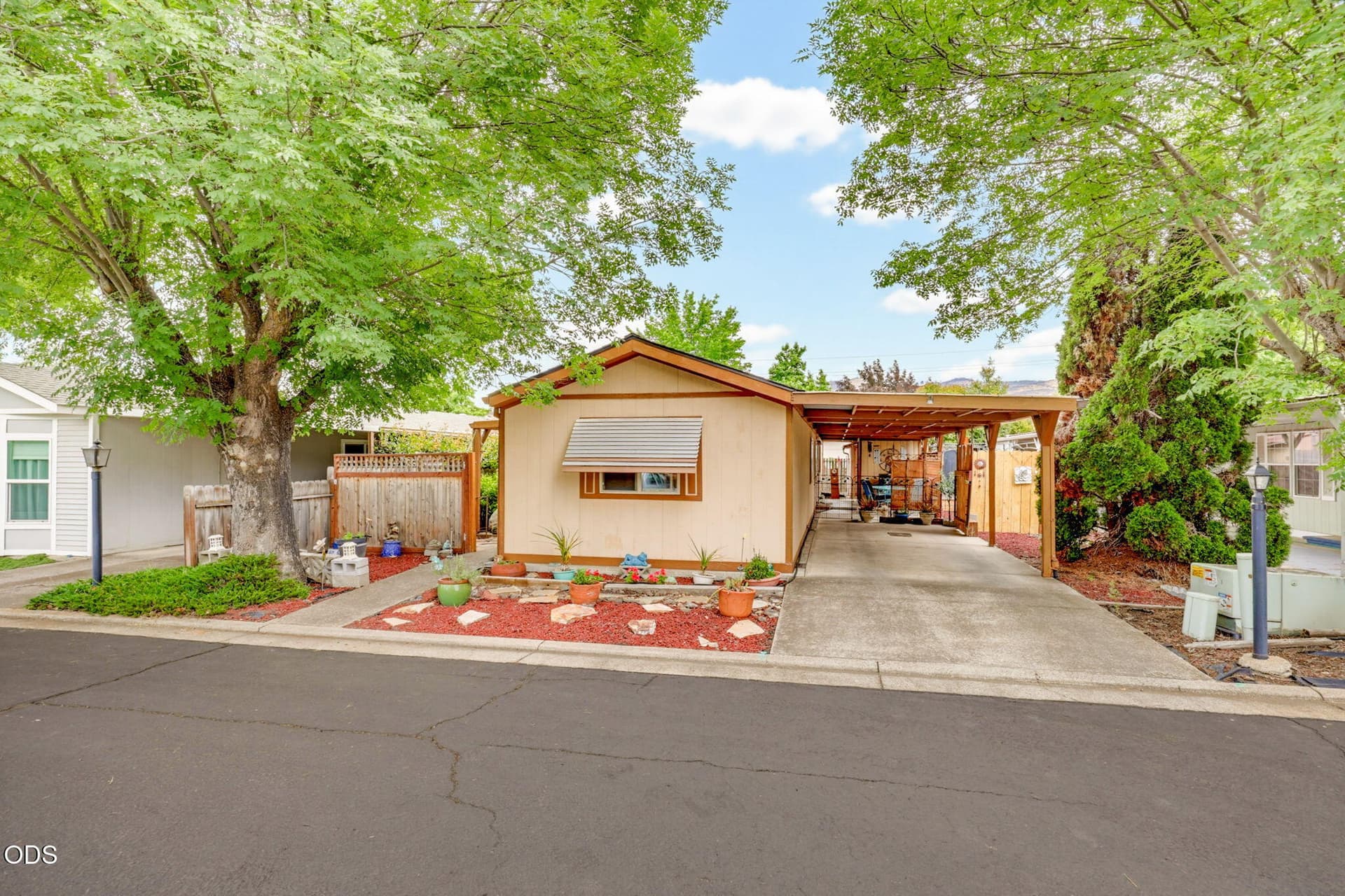 1. Photo 1 of 24, 4624 S Pacific Unit 26, Phoenix, OR 97535