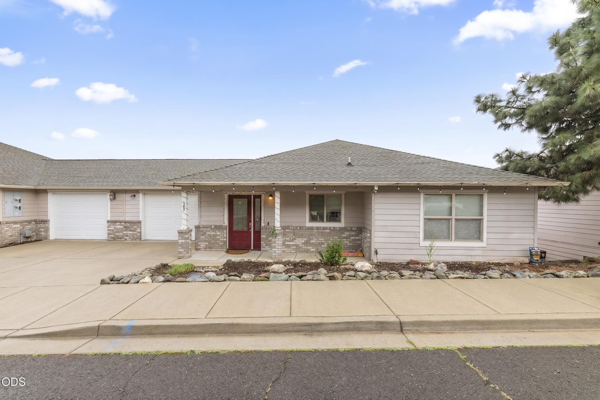 3a5b4cdb-e037-4535-ad5e-87fefc0ccd7c. Photo 1 of 26, 457 Elm Street, Phoenix, OR 97535