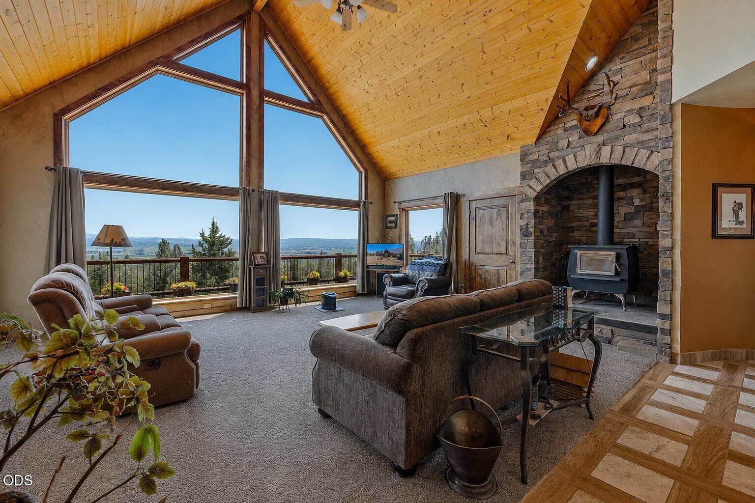living room great room. Photo 5 of 49, 9075 NW Panorama, Prineville, OR 97754